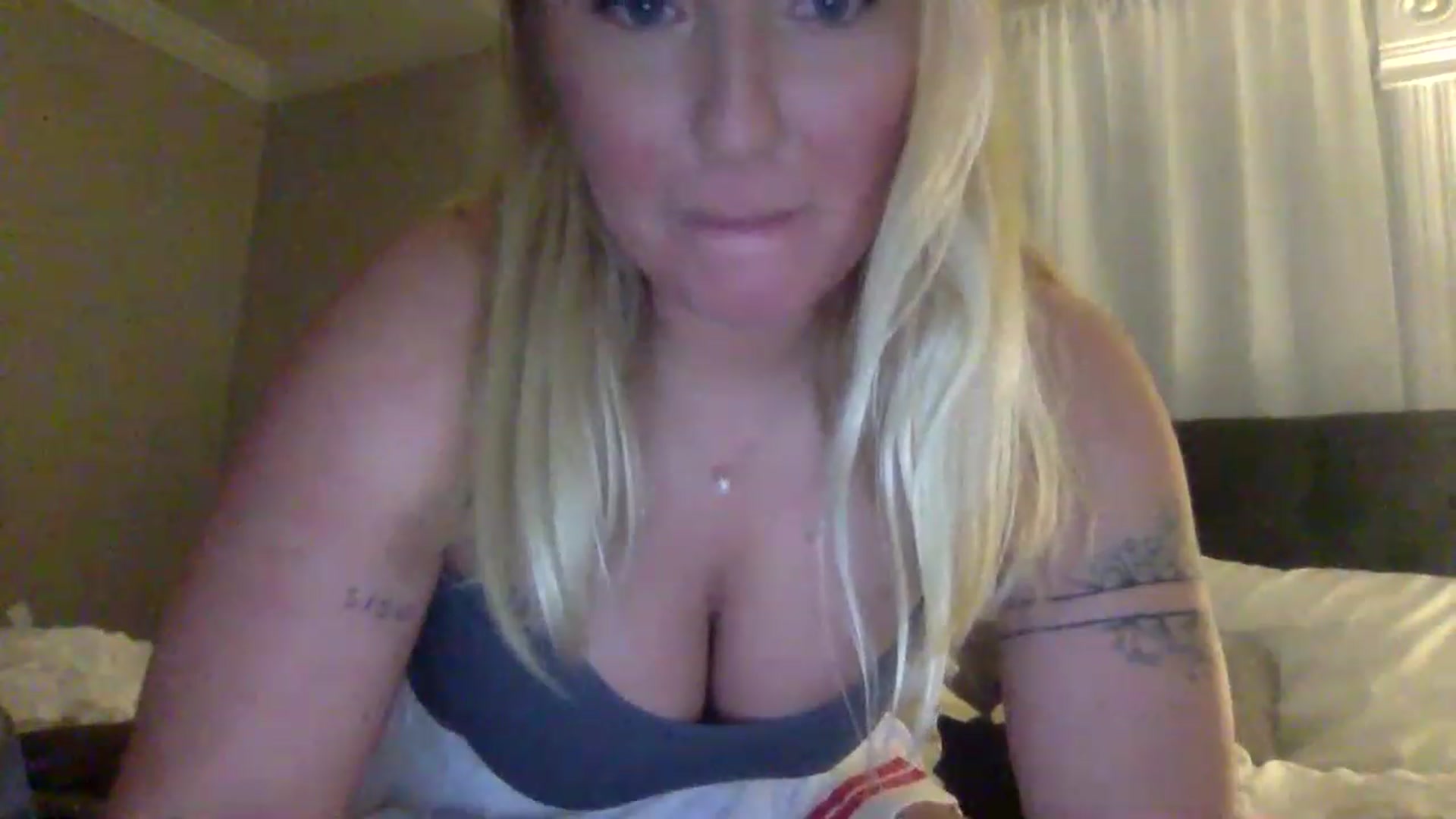 Gallery image thumbnail from BendyBlonde1's myfreecams stream on, 01/10/2023, 05:00 image 18 of 20