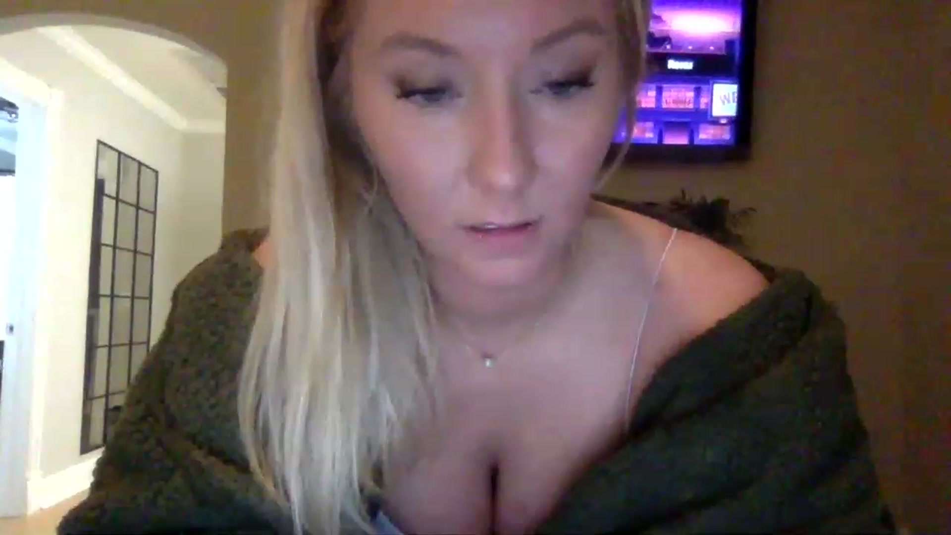 Gallery image thumbnail from BendyBlonde1's myfreecams stream on, 01/11/2023, 24:55 image 8 of 20