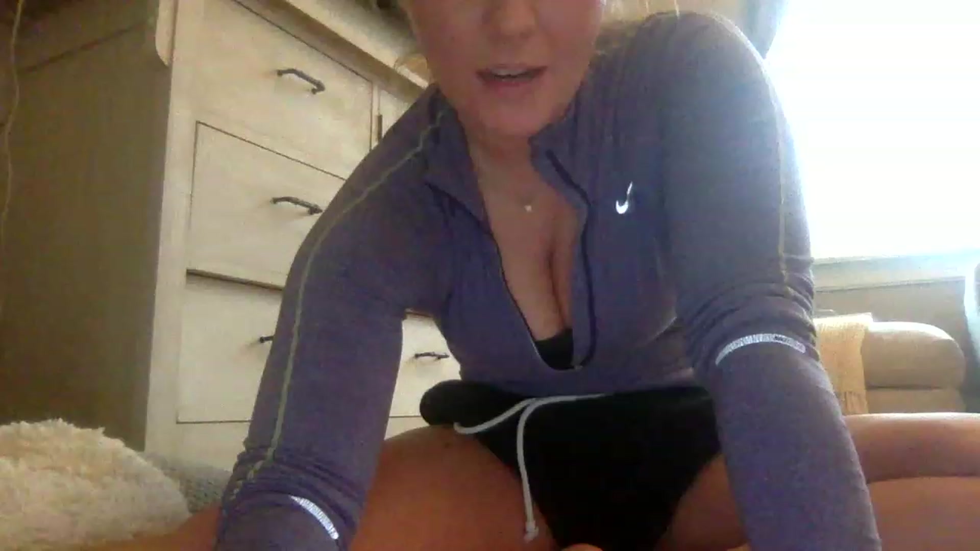 Gallery image thumbnail from BendyBlonde1's myfreecams stream on, 01/18/2023, 20:40 image 14 of 20