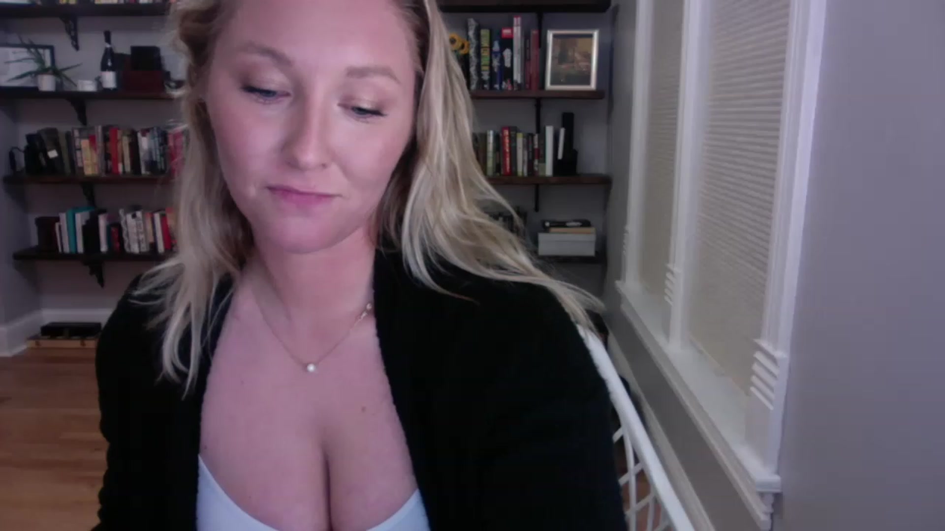 Gallery image thumbnail from BendyBlonde1's myfreecams stream on, 02/03/2023, 08:18 image 3 of 20