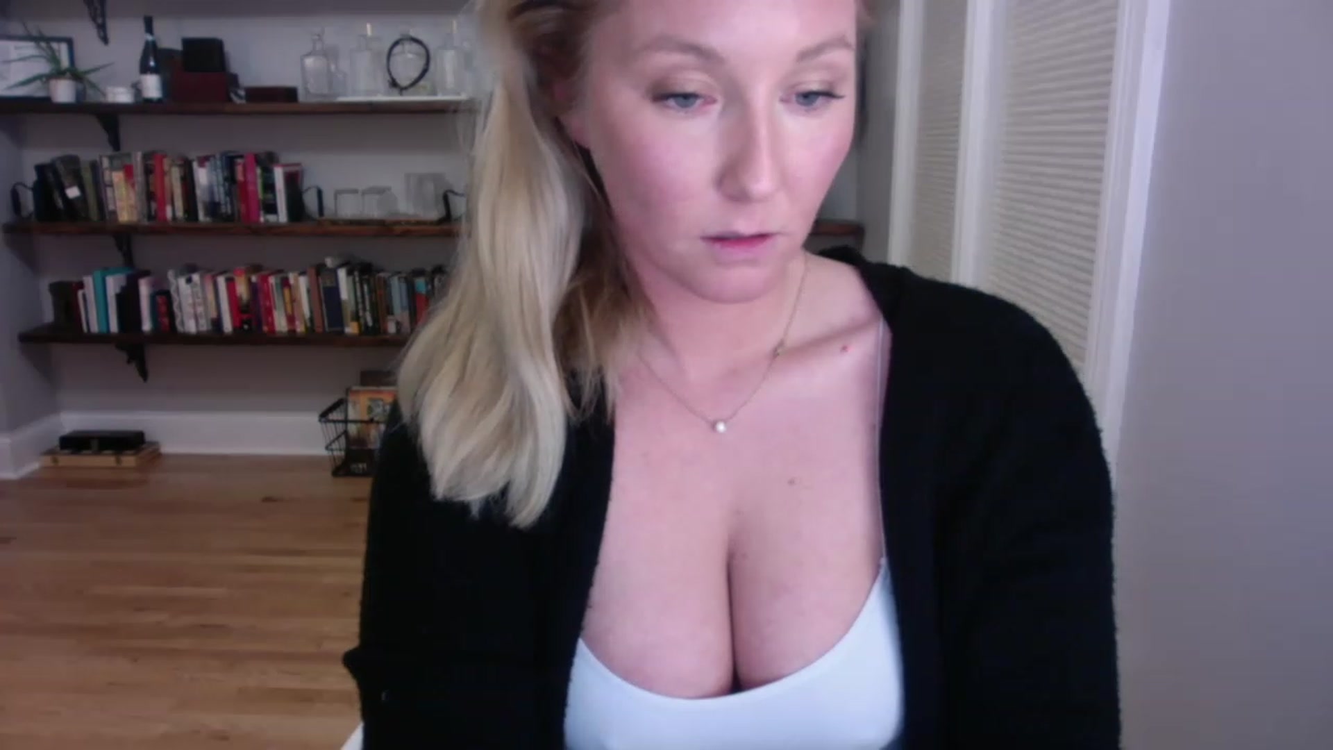 Gallery image thumbnail from BendyBlonde1's myfreecams stream on, 02/03/2023, 08:18 image 17 of 20