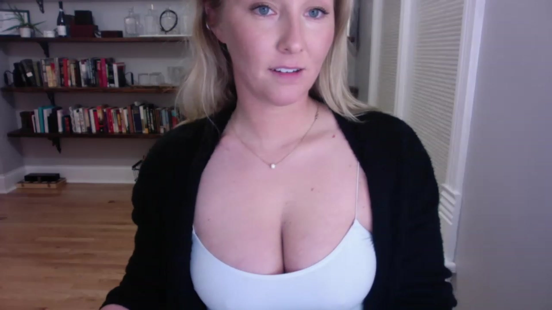 Gallery image thumbnail from BendyBlonde1's myfreecams stream on, 02/03/2023, 08:18 image 8 of 20
