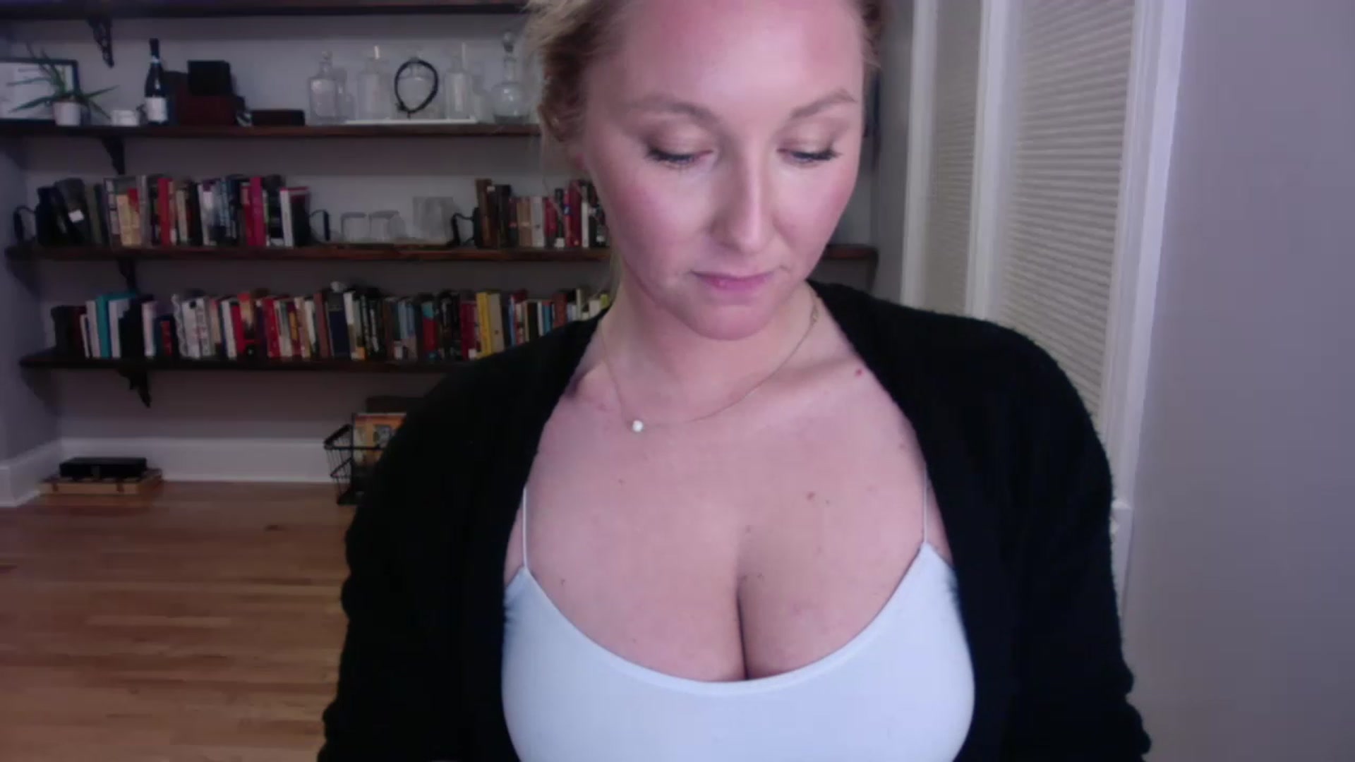 Gallery image thumbnail from BendyBlonde1's myfreecams stream on, 02/03/2023, 08:18 image 12 of 20