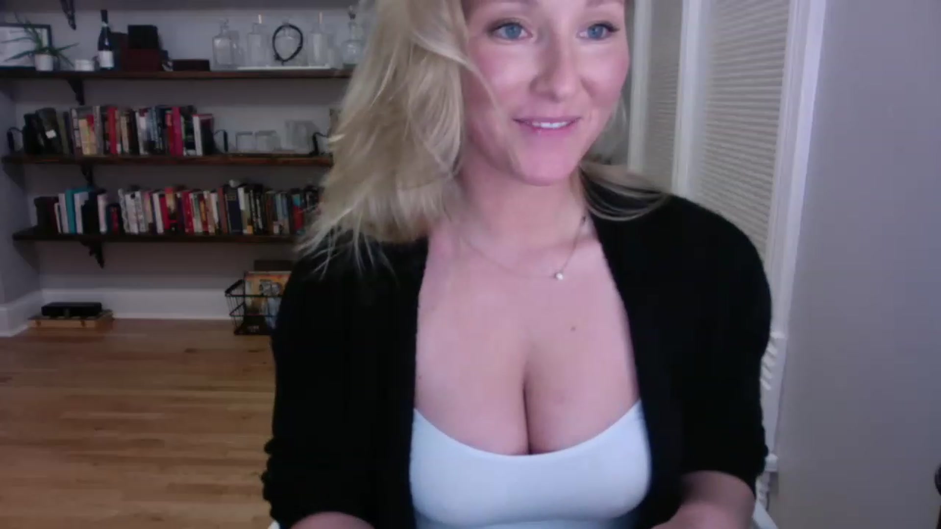 Gallery image thumbnail from BendyBlonde1's myfreecams stream on, 02/03/2023, 08:18 image 15 of 20