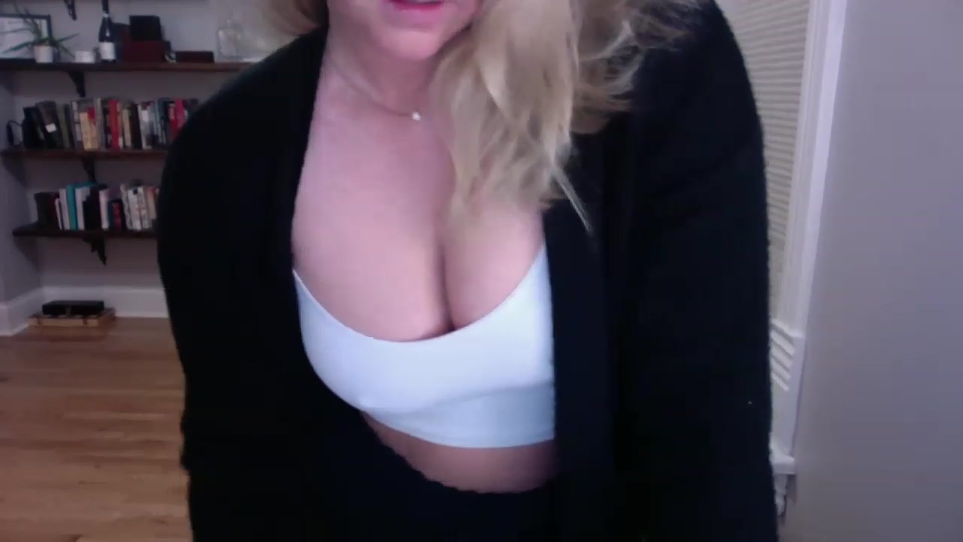Gallery image thumbnail from BendyBlonde1's myfreecams stream on, 02/03/2023, 08:18 image 11 of 20