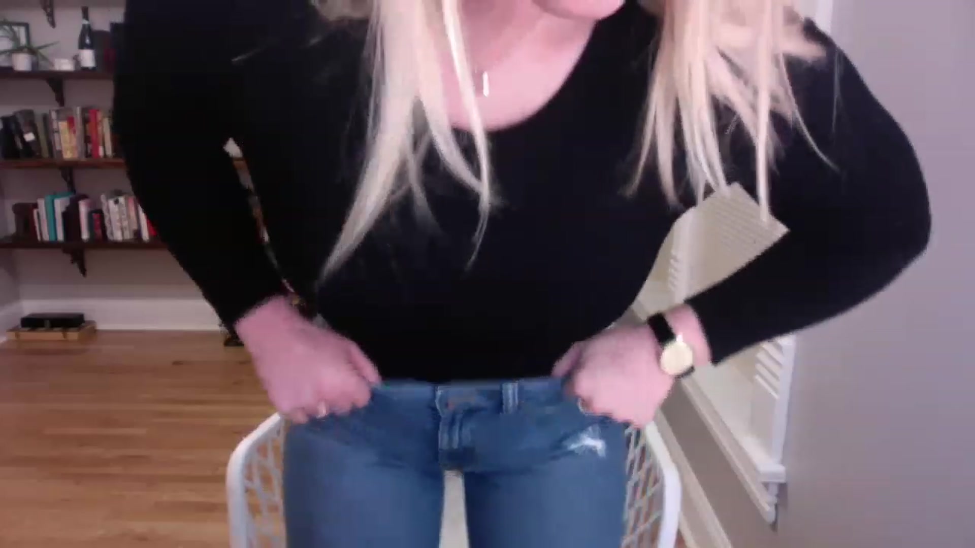 Gallery image thumbnail from BendyBlonde1's myfreecams stream on, 02/04/2023, 05:23 image 4 of 20