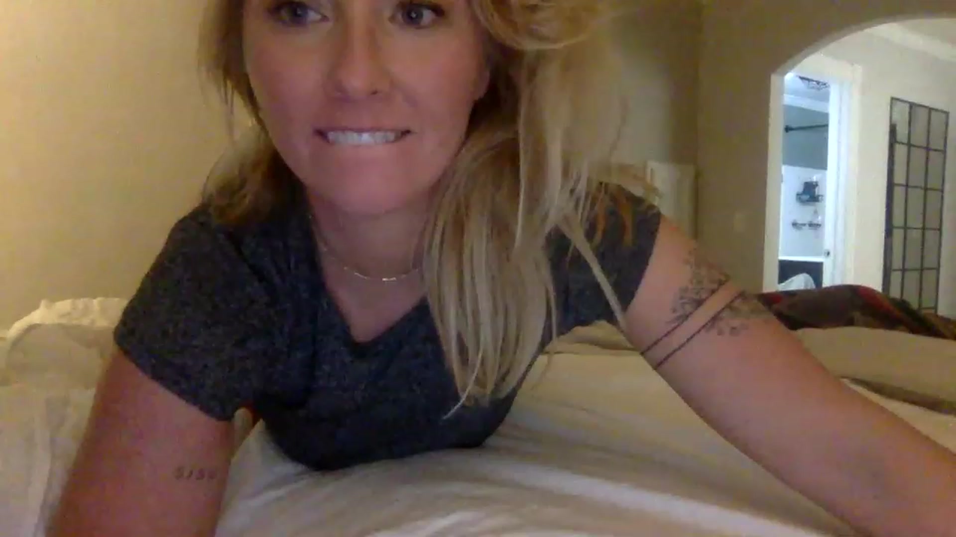 Gallery image thumbnail from BendyBlonde1's myfreecams stream on, 02/04/2023, 07:24 image 10 of 20
