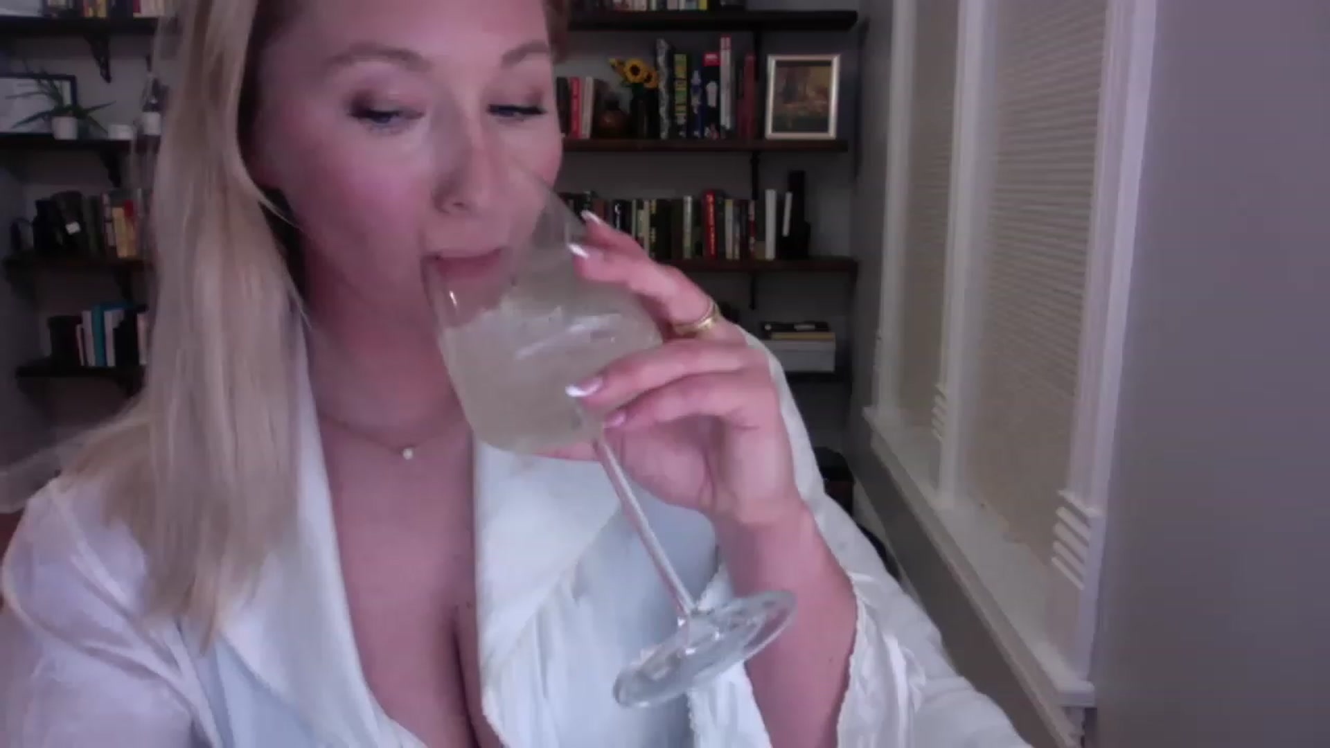 Gallery image thumbnail from BendyBlonde1's myfreecams stream on, 02/10/2023, 04:49 image 7 of 20