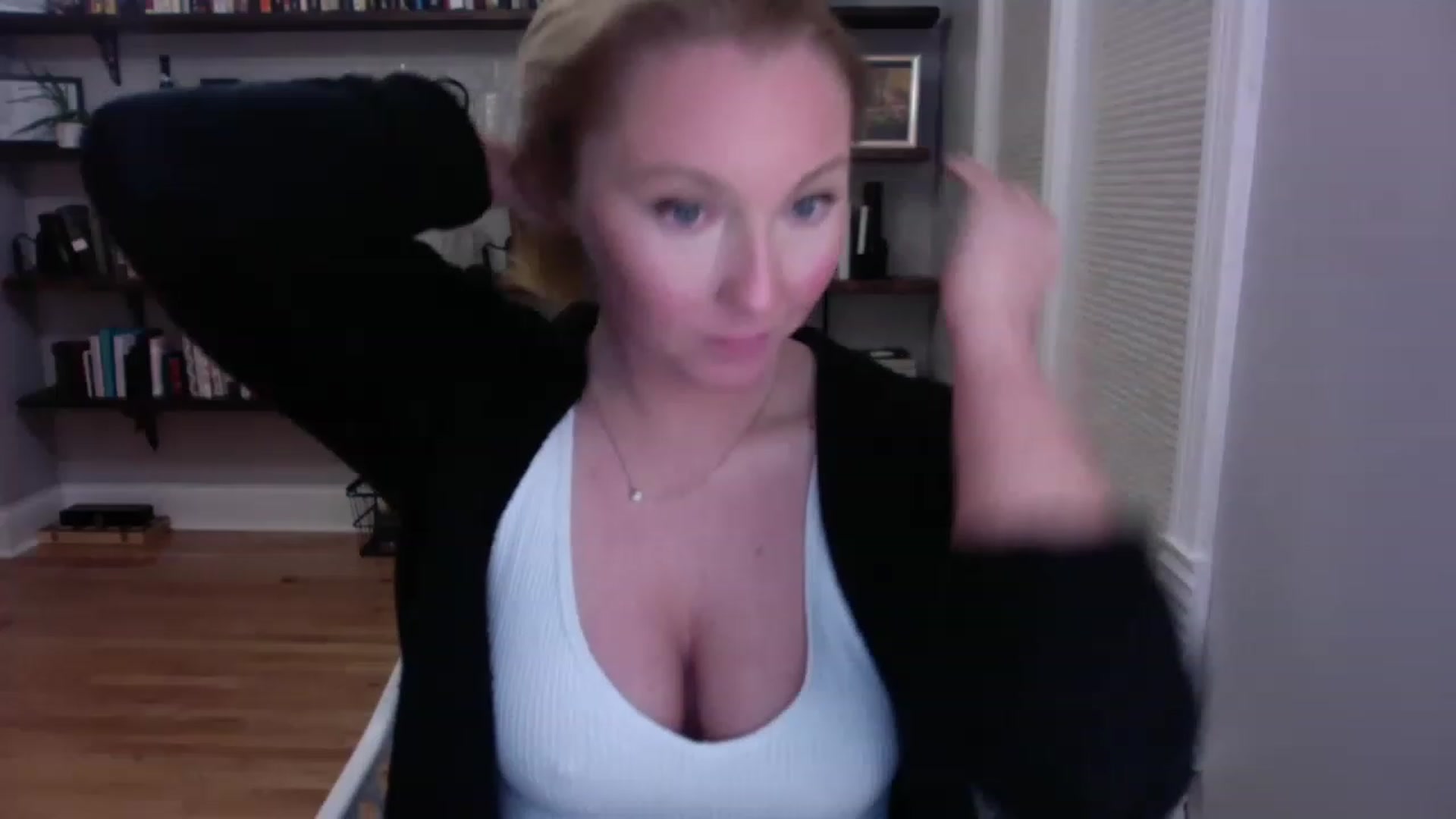 Gallery image thumbnail from BendyBlonde1's myfreecams stream on, 02/10/2023, 07:17 image 15 of 20