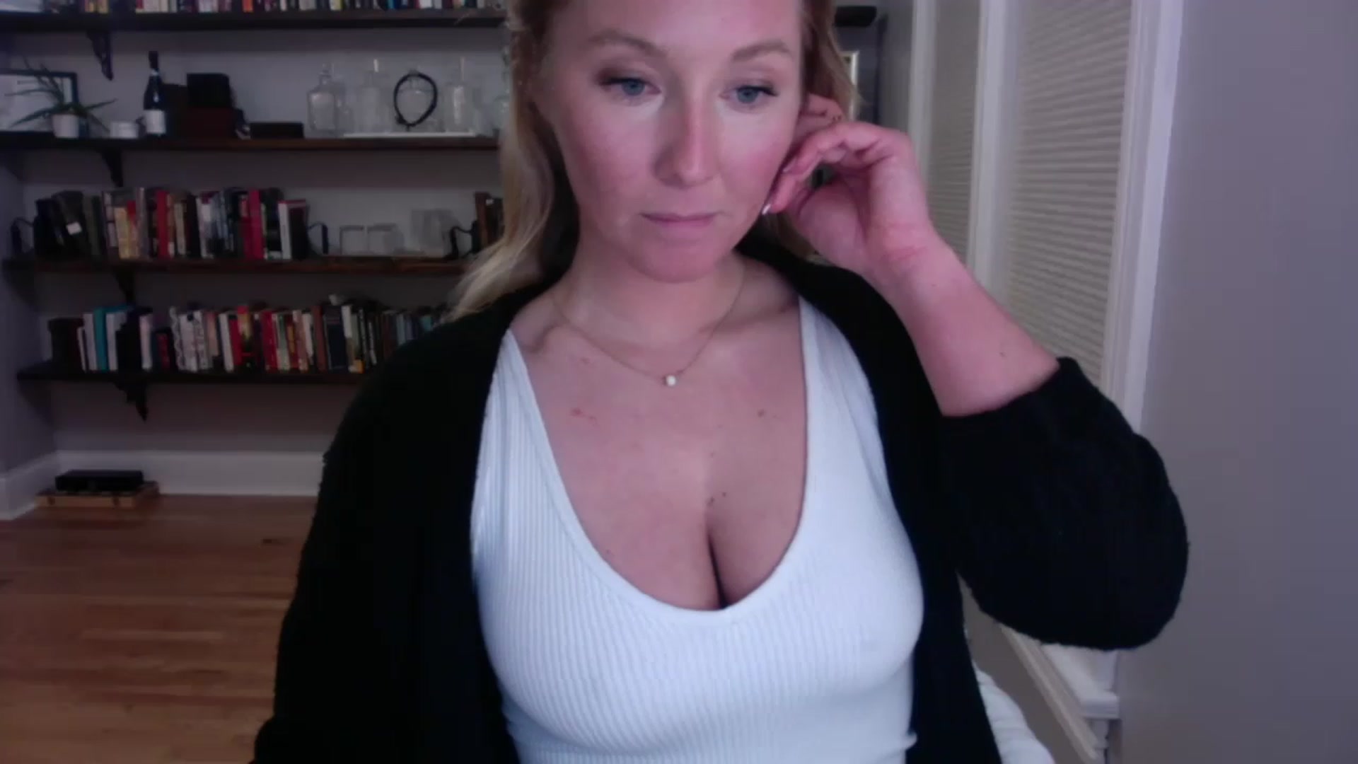 Gallery image thumbnail from BendyBlonde1's myfreecams stream on, 02/10/2023, 07:17 image 16 of 20
