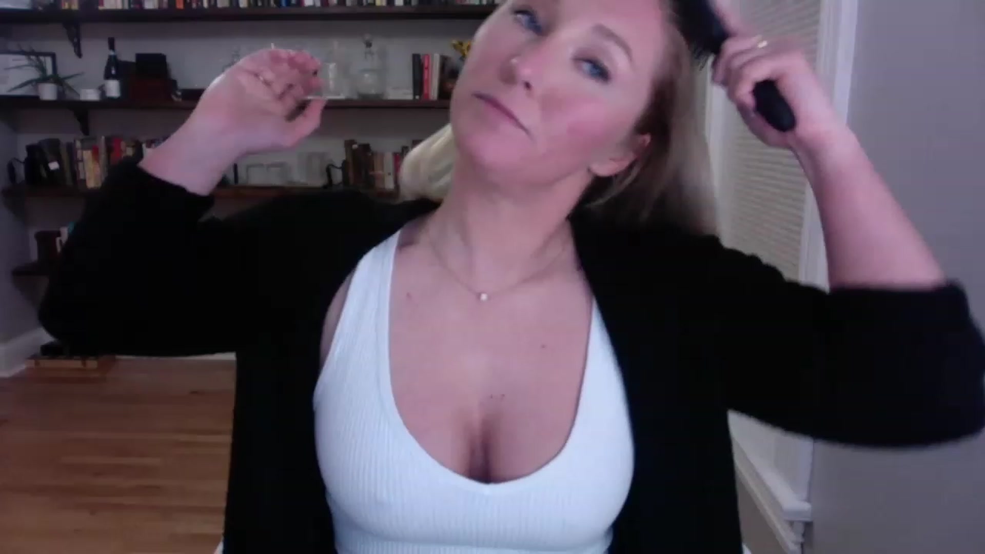 Gallery image thumbnail from BendyBlonde1's myfreecams stream on, 02/10/2023, 07:17 image 13 of 20