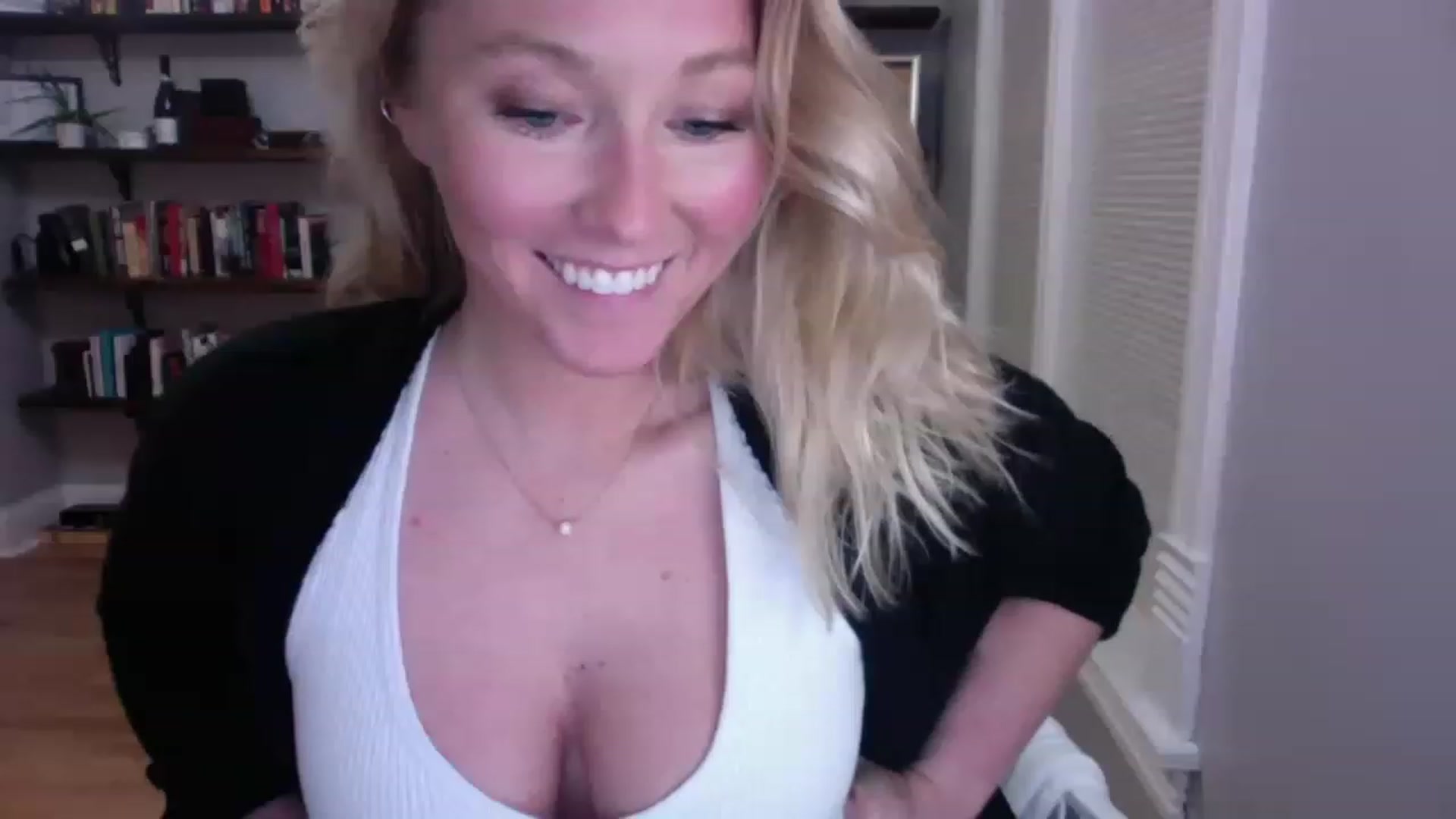 Gallery image thumbnail from BendyBlonde1's myfreecams stream on, 02/10/2023, 07:17 image 10 of 20