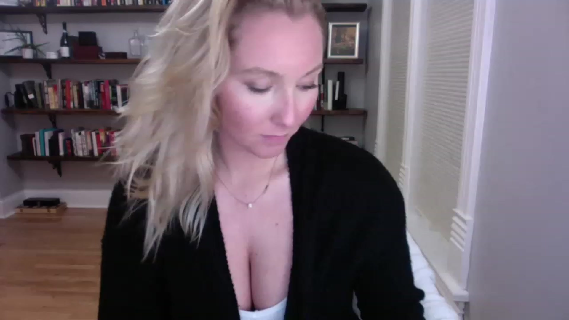 Gallery image thumbnail from BendyBlonde1's myfreecams stream on, 02/10/2023, 07:17 image 2 of 20