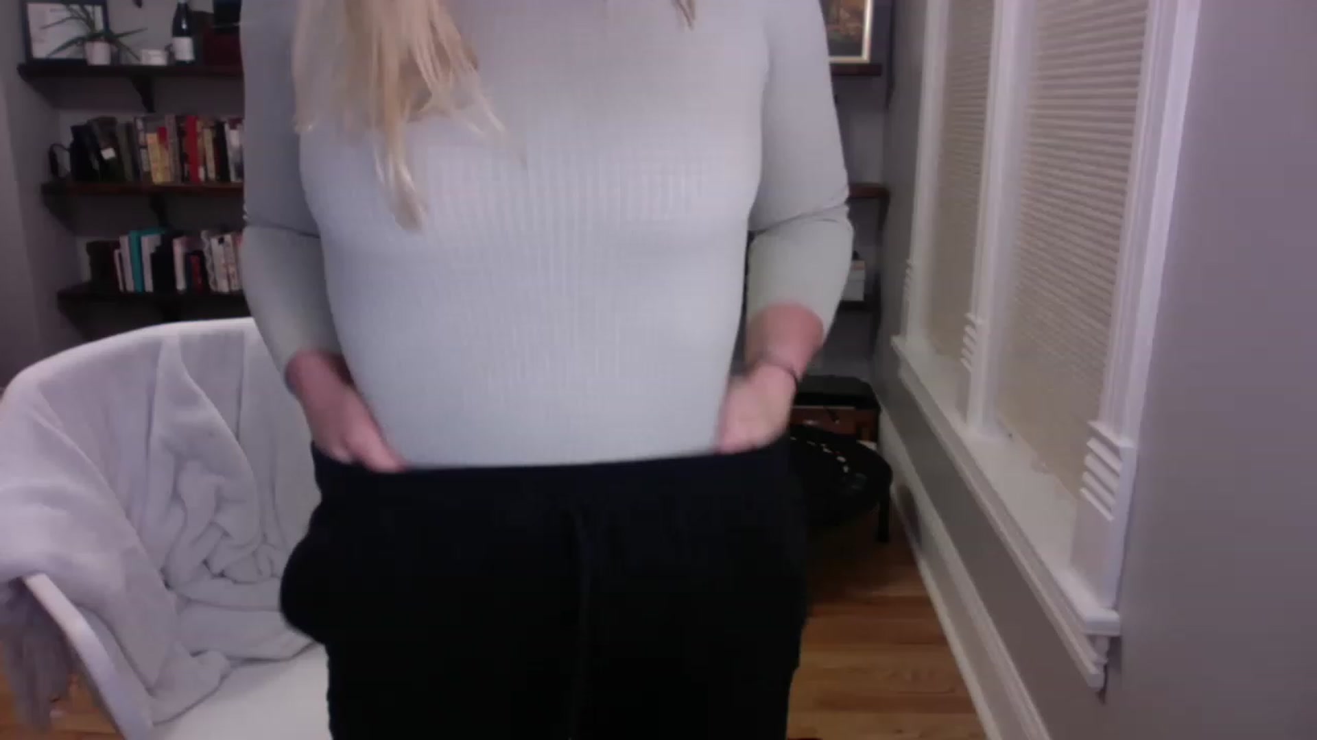Gallery image thumbnail from BendyBlonde1's myfreecams stream on, 03/02/2023, 02:43 image 8 of 20