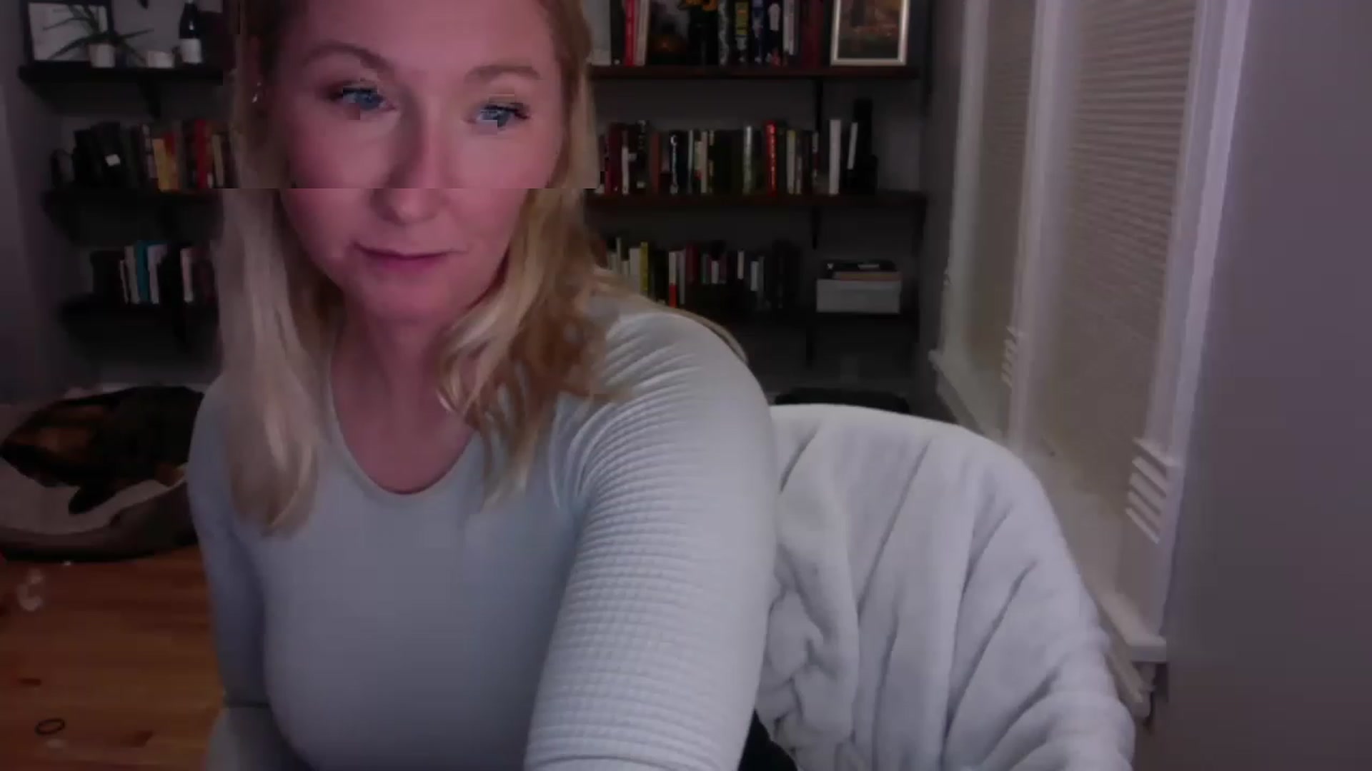 Gallery image thumbnail from BendyBlonde1's myfreecams stream on, 03/02/2023, 02:43 image 7 of 20