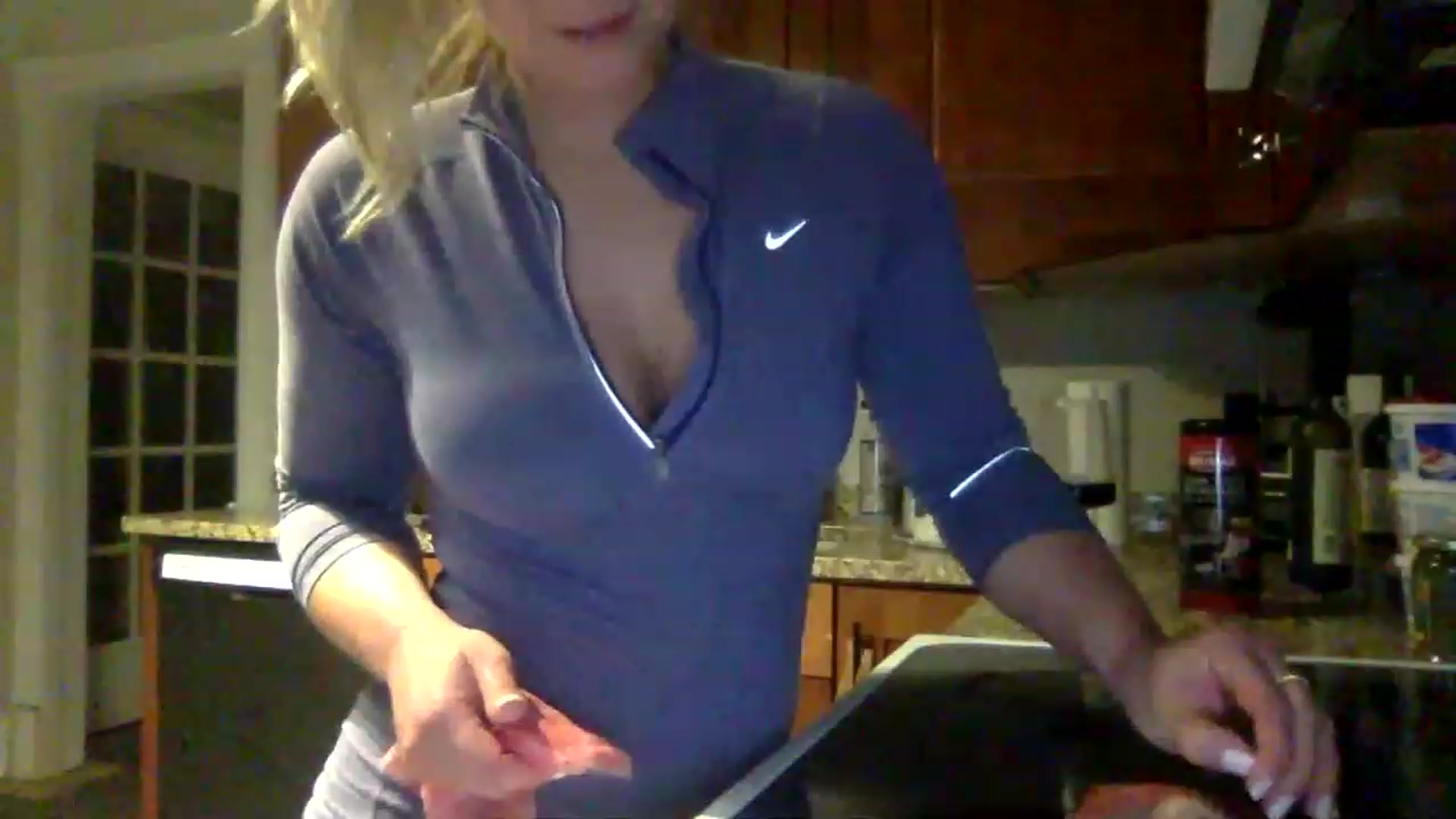 Gallery image thumbnail from BendyBlonde1's myfreecams stream on, 03/03/2023, 01:18 image 19 of 20