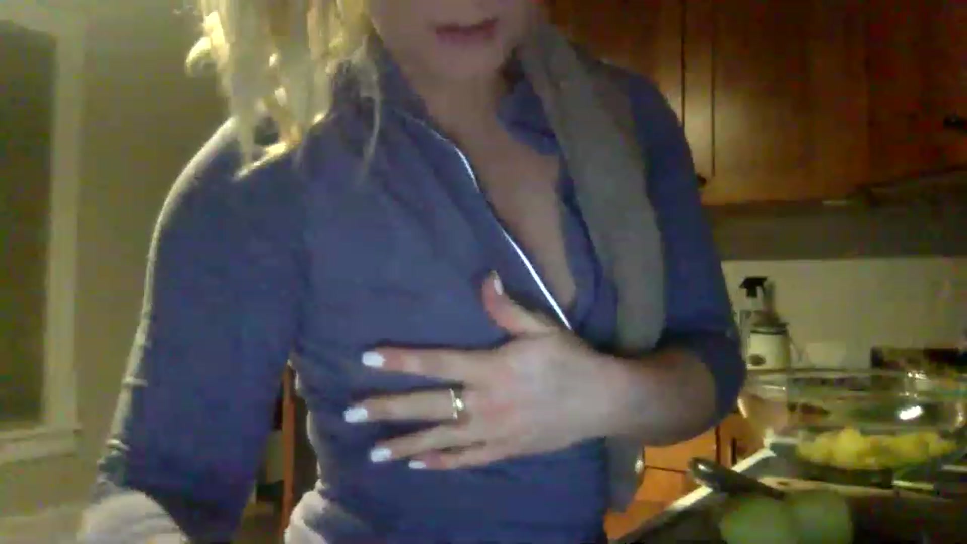 Gallery image thumbnail from BendyBlonde1's myfreecams stream on, 03/03/2023, 01:18 image 14 of 20