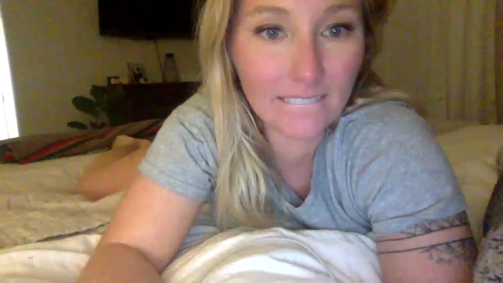 Gallery image thumbnail from BendyBlonde1's myfreecams stream on, 03/11/2023, 05:39 image 18 of 20