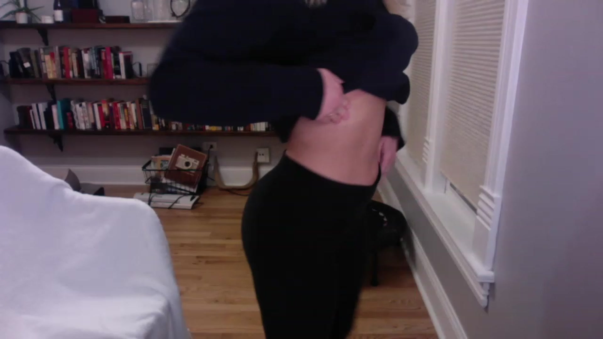 Gallery image thumbnail from BendyBlonde1's myfreecams stream on, 03/18/2023, 24:50 image 16 of 20