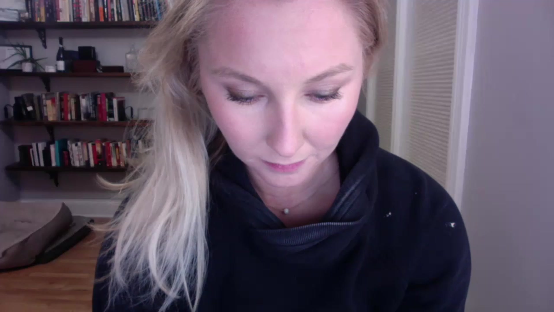 Gallery image thumbnail from BendyBlonde1's myfreecams stream on, 03/18/2023, 24:50 image 15 of 20