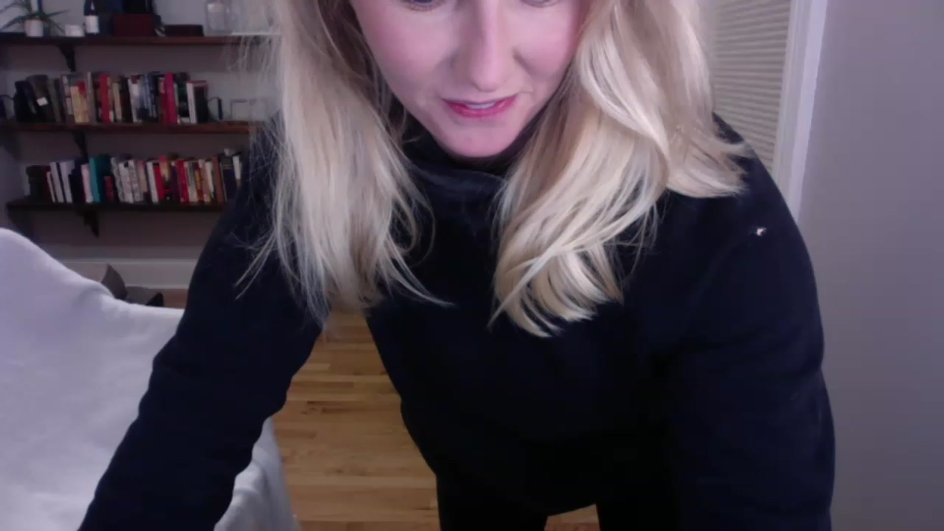 Gallery image thumbnail from BendyBlonde1's myfreecams stream on, 03/18/2023, 24:50 image 17 of 20