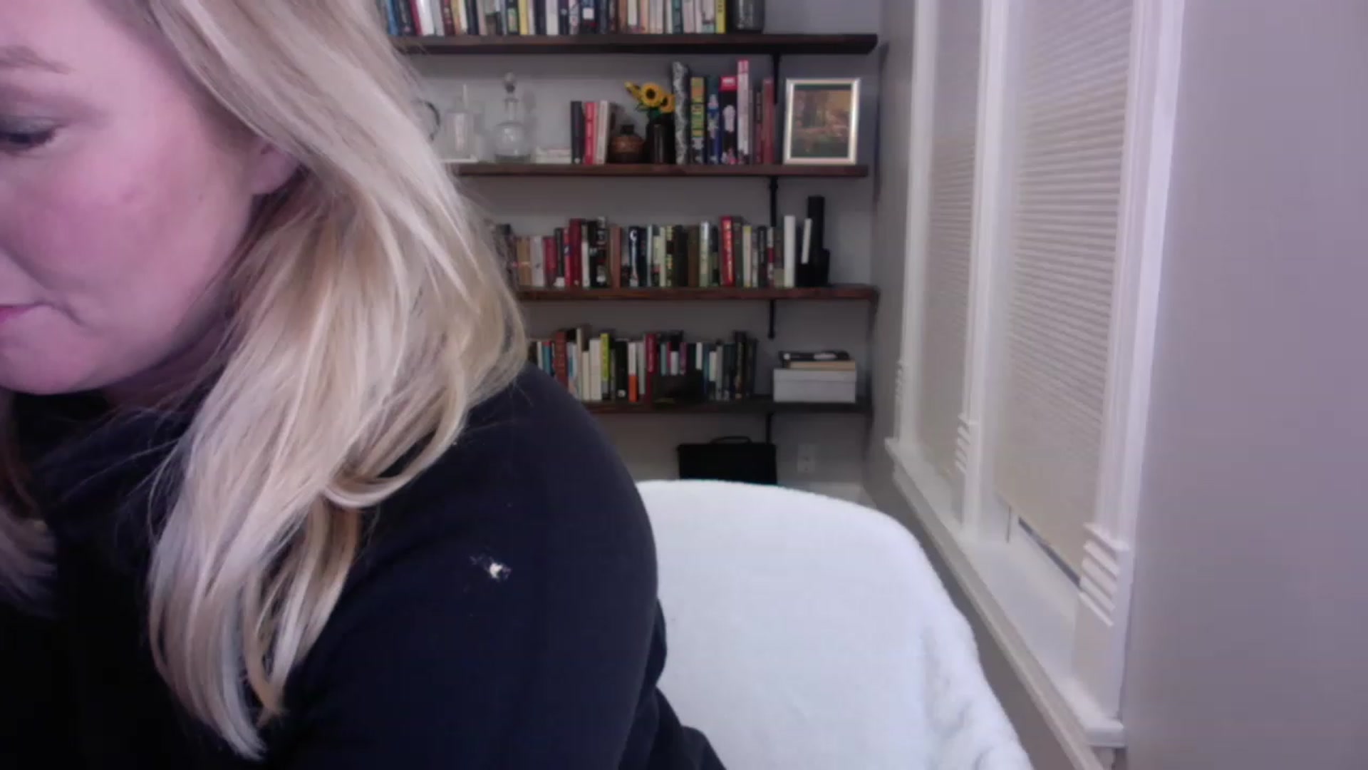 Gallery image thumbnail from BendyBlonde1's myfreecams stream on, 03/18/2023, 24:50 image 2 of 20