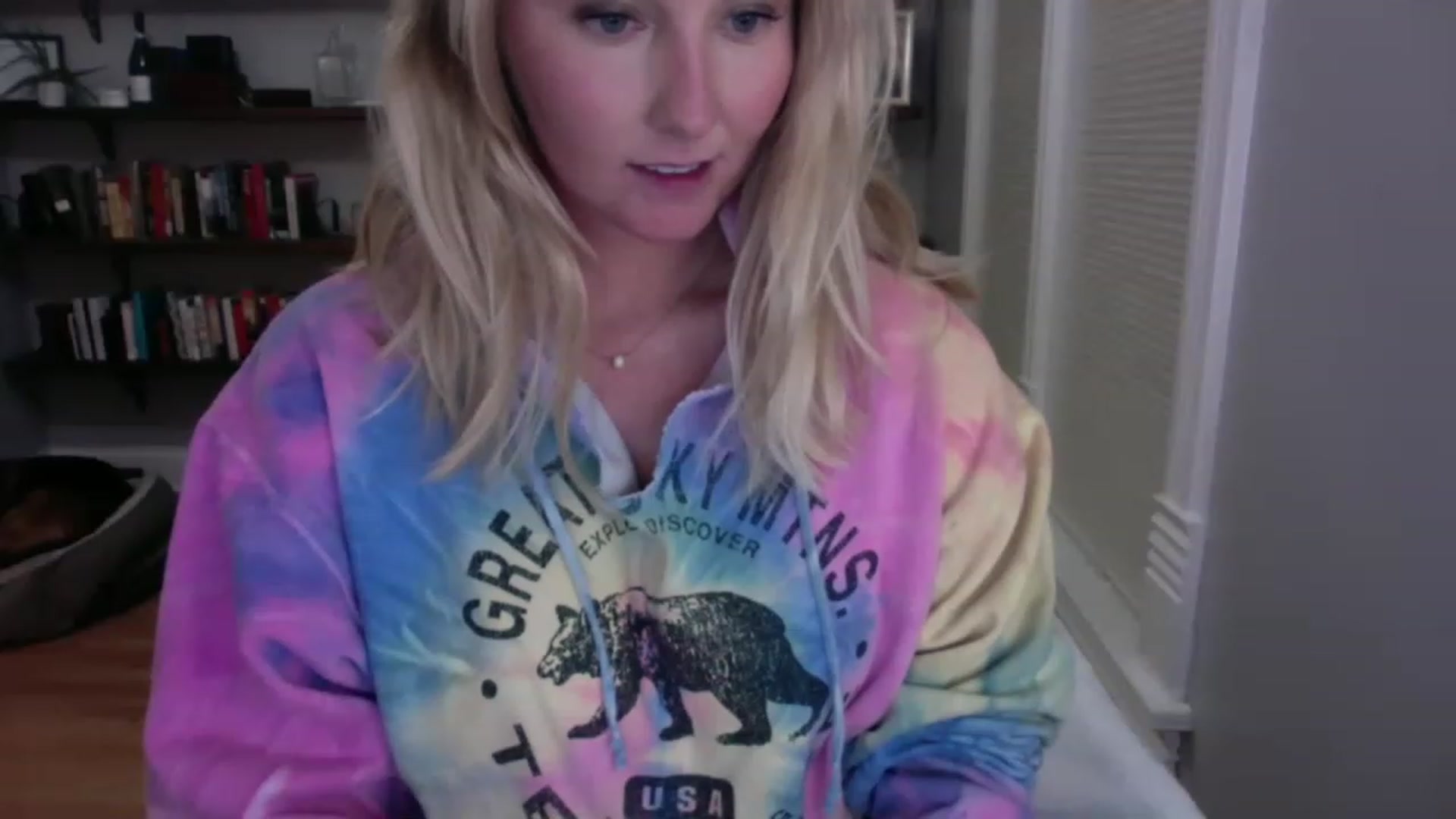 Gallery image thumbnail from BendyBlonde1's myfreecams stream on, 03/18/2023, 03:43 image 14 of 20