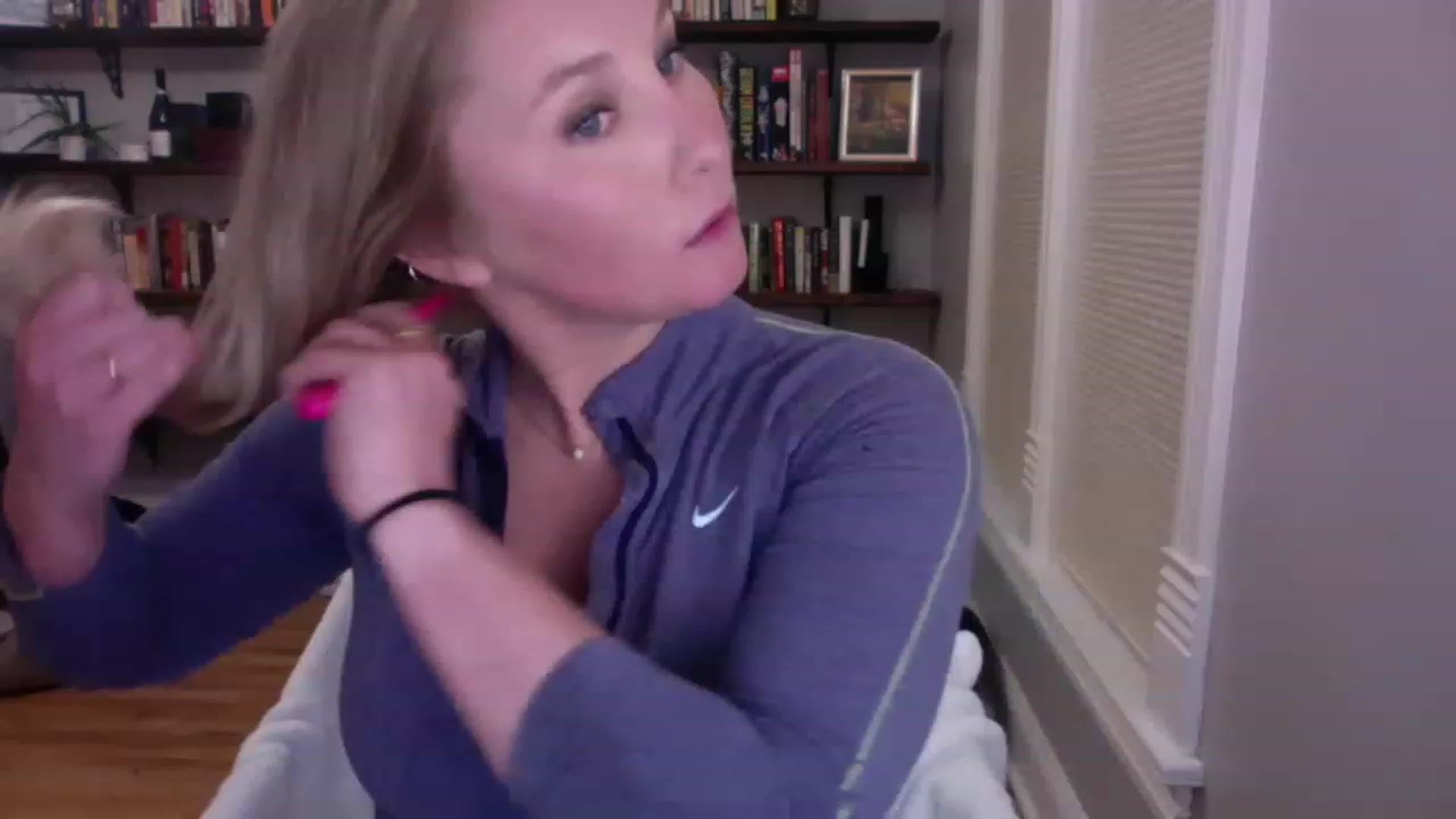 Gallery image thumbnail from BendyBlonde1's myfreecams stream on, 03/18/2023, 03:43 image 7 of 20