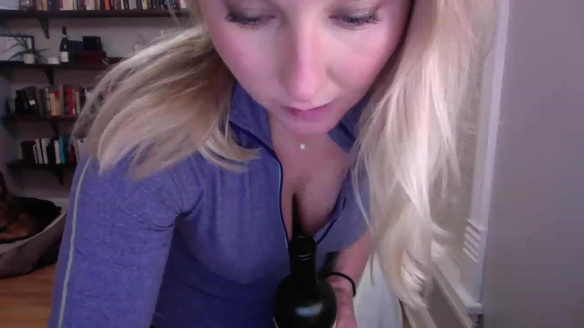 Gallery image thumbnail from BendyBlonde1's myfreecams stream on, 03/18/2023, 03:43 image 11 of 20