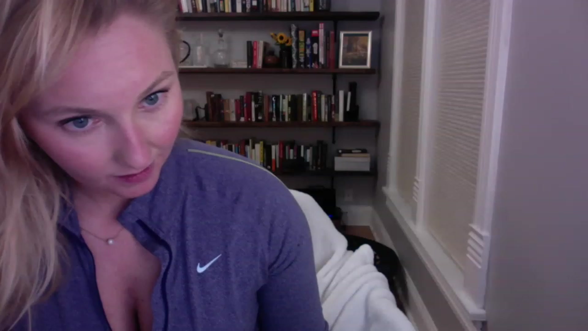Gallery image thumbnail from BendyBlonde1's myfreecams stream on, 03/18/2023, 03:43 image 2 of 20