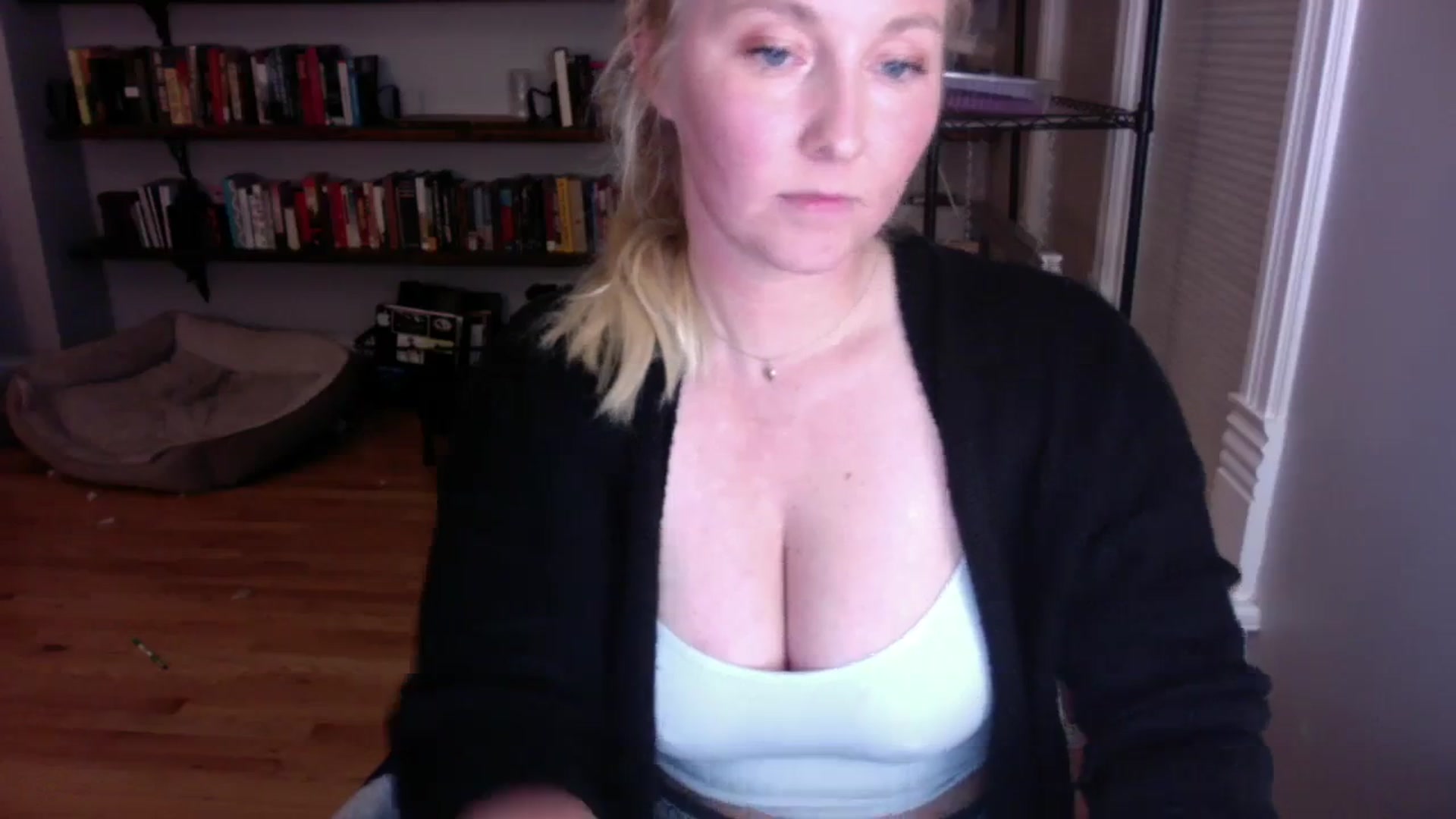 Gallery image thumbnail from BendyBlonde1's myfreecams stream on, 08/29/2023, 04:50 image 16 of 20