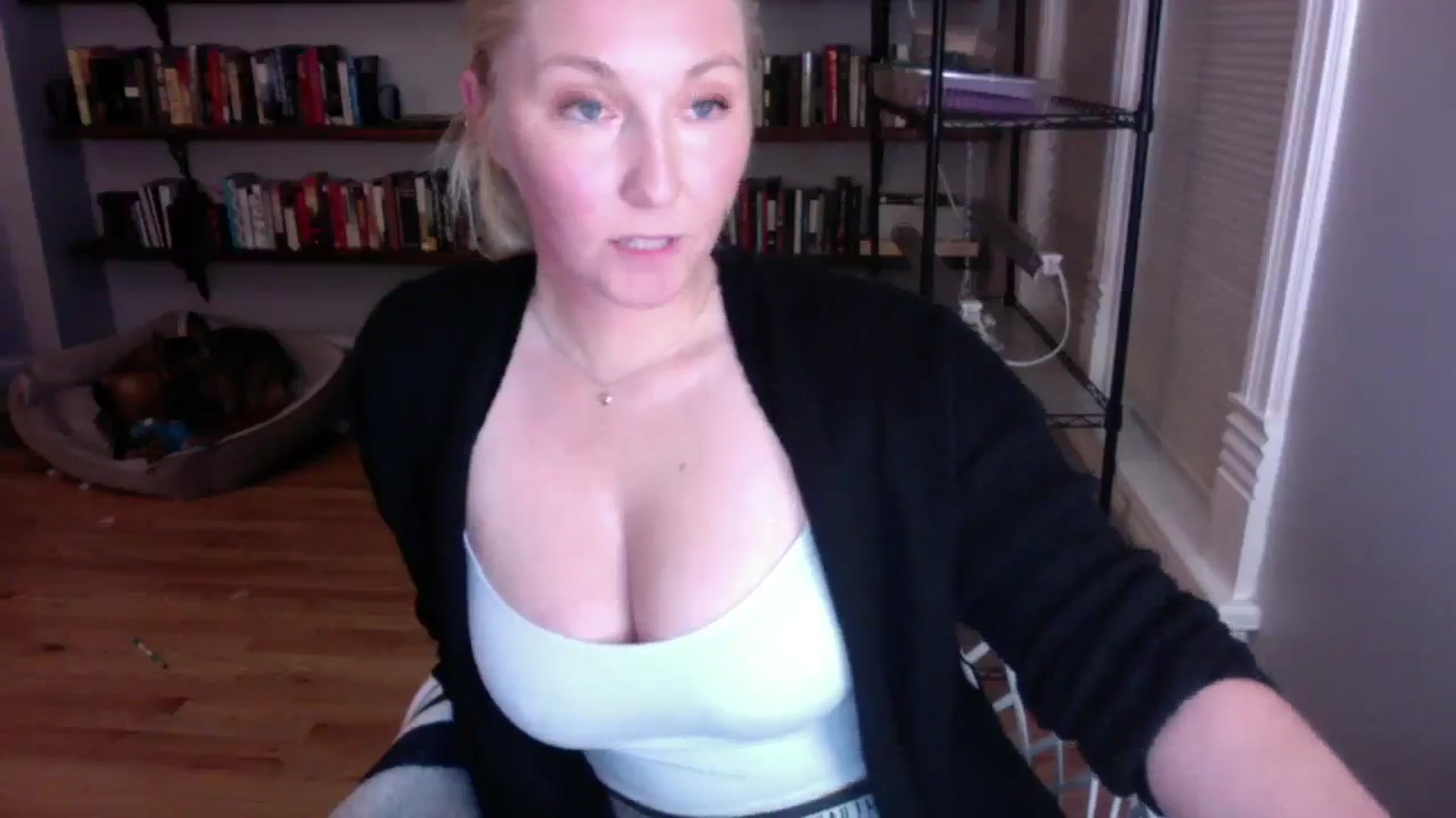 Gallery image thumbnail from BendyBlonde1's myfreecams stream on, 08/29/2023, 04:50 image 17 of 20
