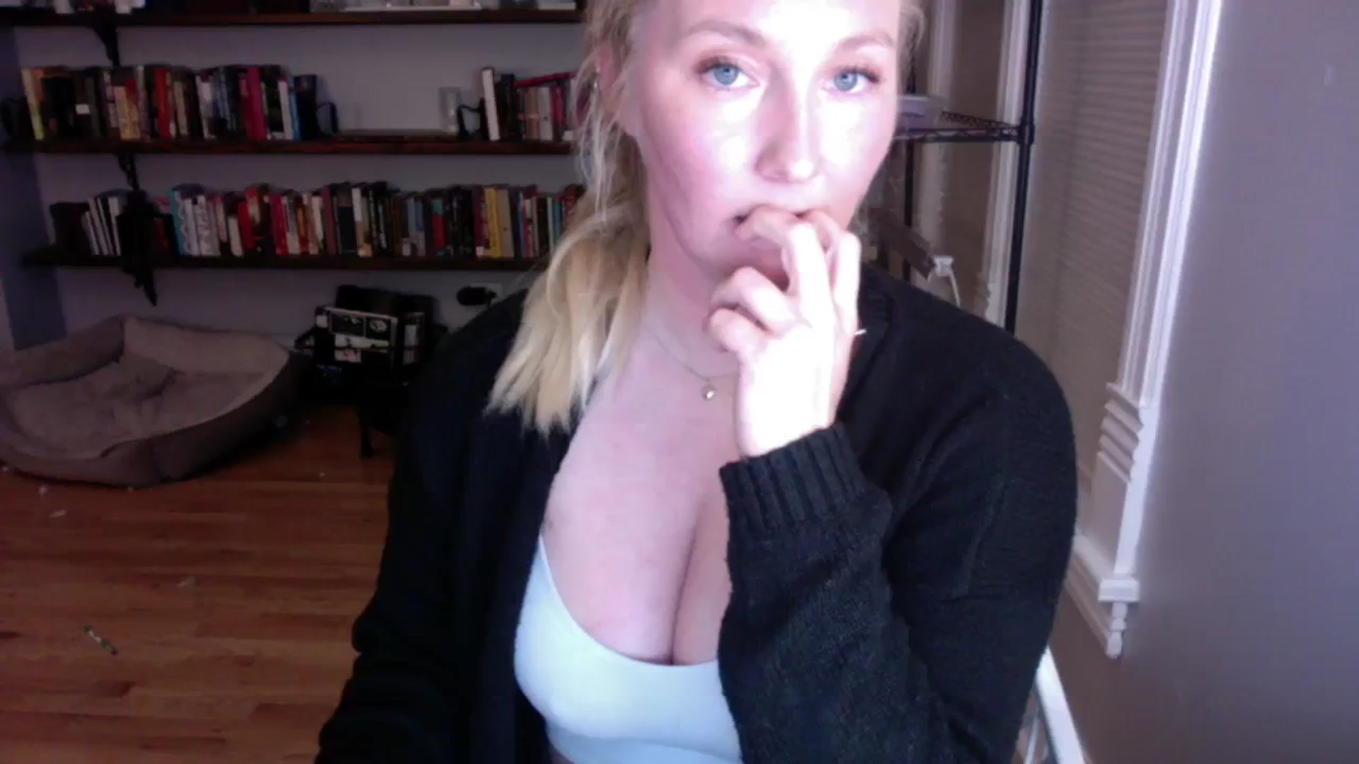 Gallery image thumbnail from BendyBlonde1's myfreecams stream on, 08/29/2023, 04:50 image 15 of 20