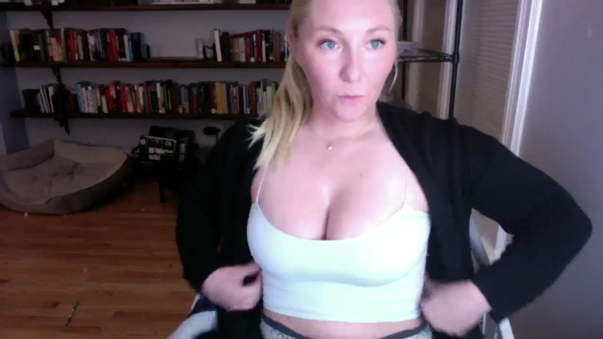 Gallery image thumbnail from BendyBlonde1's myfreecams stream on, 08/29/2023, 04:50 image 7 of 20