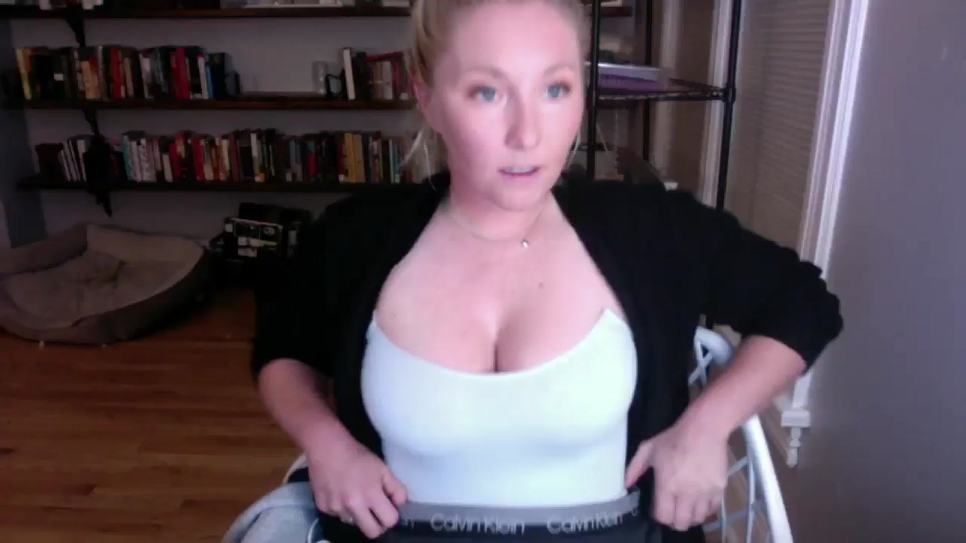Gallery image thumbnail from BendyBlonde1's myfreecams stream on, 08/29/2023, 04:50 image 1 of 20