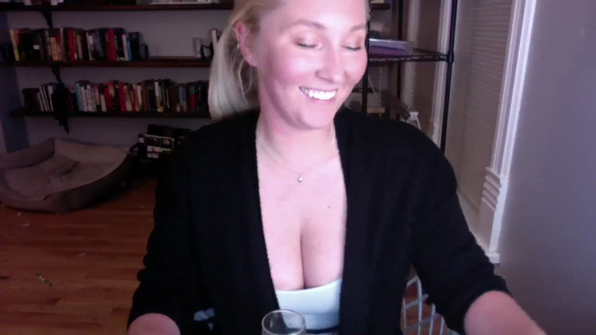 Gallery image thumbnail from BendyBlonde1's myfreecams stream on, 08/29/2023, 04:50 image 9 of 20