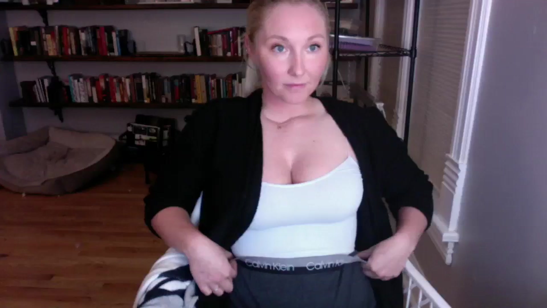 Gallery image thumbnail from BendyBlonde1's myfreecams stream on, 08/29/2023, 04:50 image 4 of 20