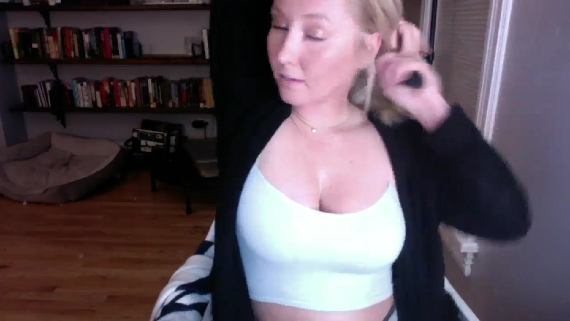 Gallery image thumbnail from BendyBlonde1's myfreecams stream on, 08/29/2023, 04:50 image 3 of 20