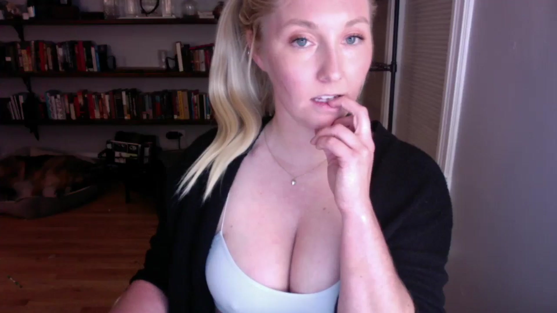 Gallery image thumbnail from BendyBlonde1's myfreecams stream on, 08/29/2023, 07:02 image 8 of 20