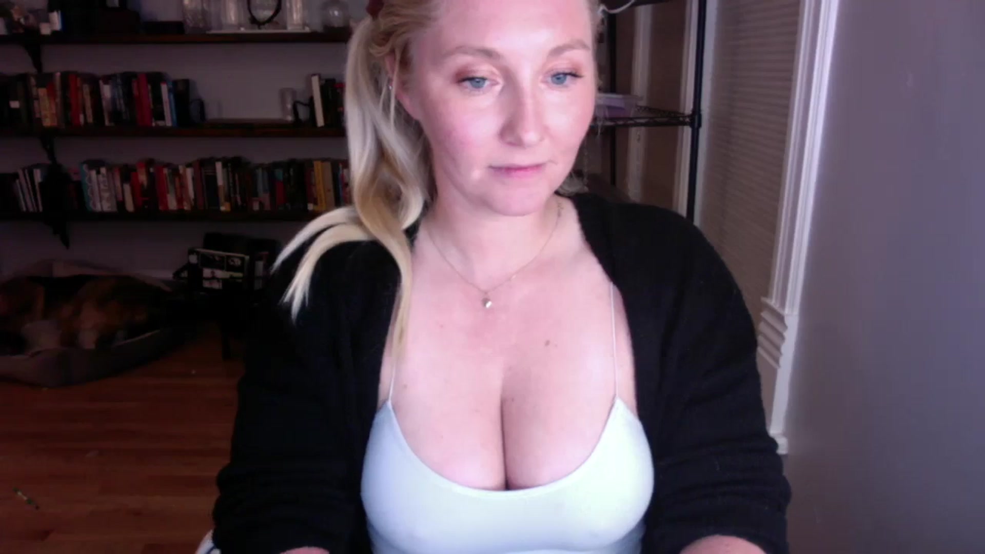 Gallery image thumbnail from BendyBlonde1's myfreecams stream on, 08/29/2023, 07:02 image 11 of 20