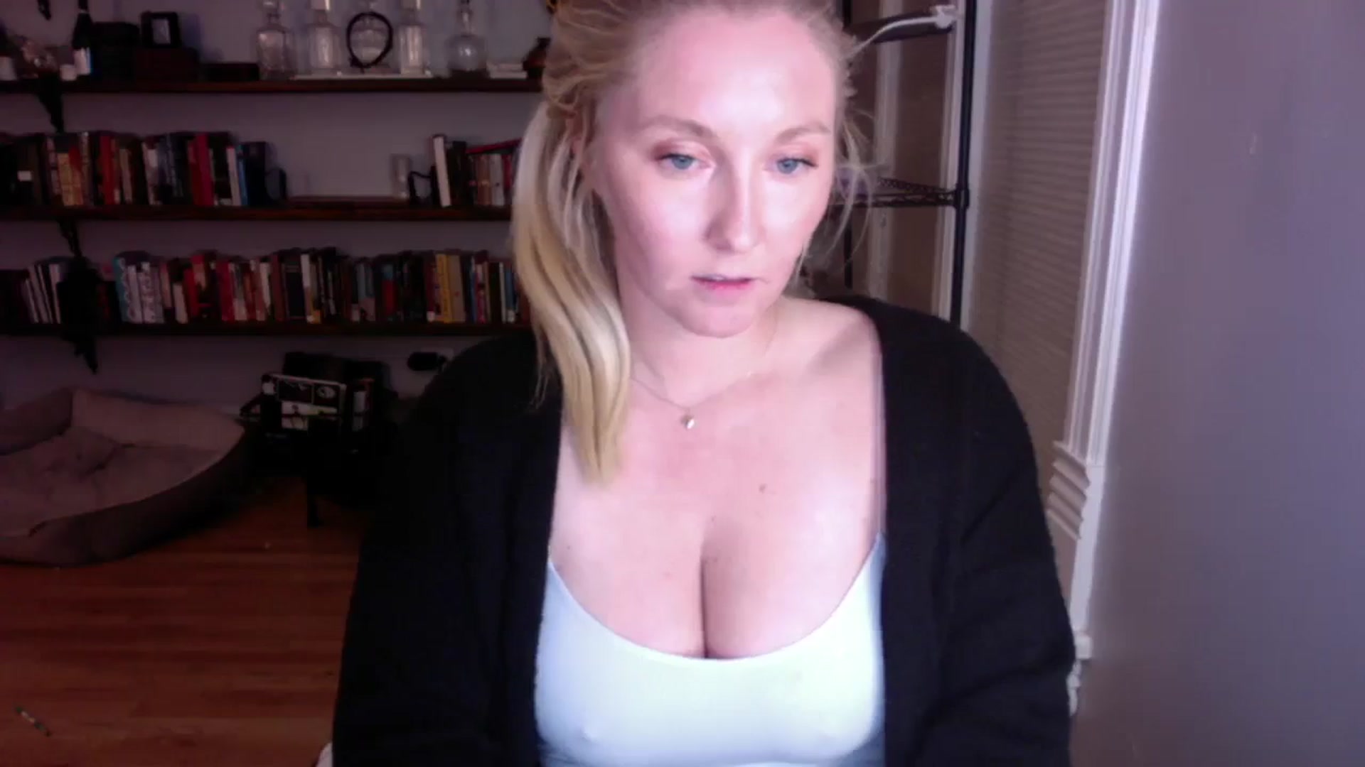 Gallery image thumbnail from BendyBlonde1's myfreecams stream on, 08/29/2023, 07:02 image 19 of 20