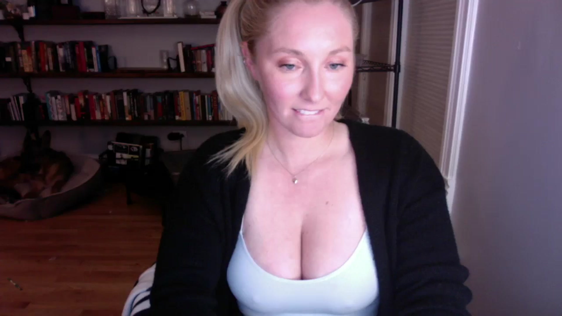 Gallery image thumbnail from BendyBlonde1's myfreecams stream on, 08/29/2023, 07:02 image 4 of 20