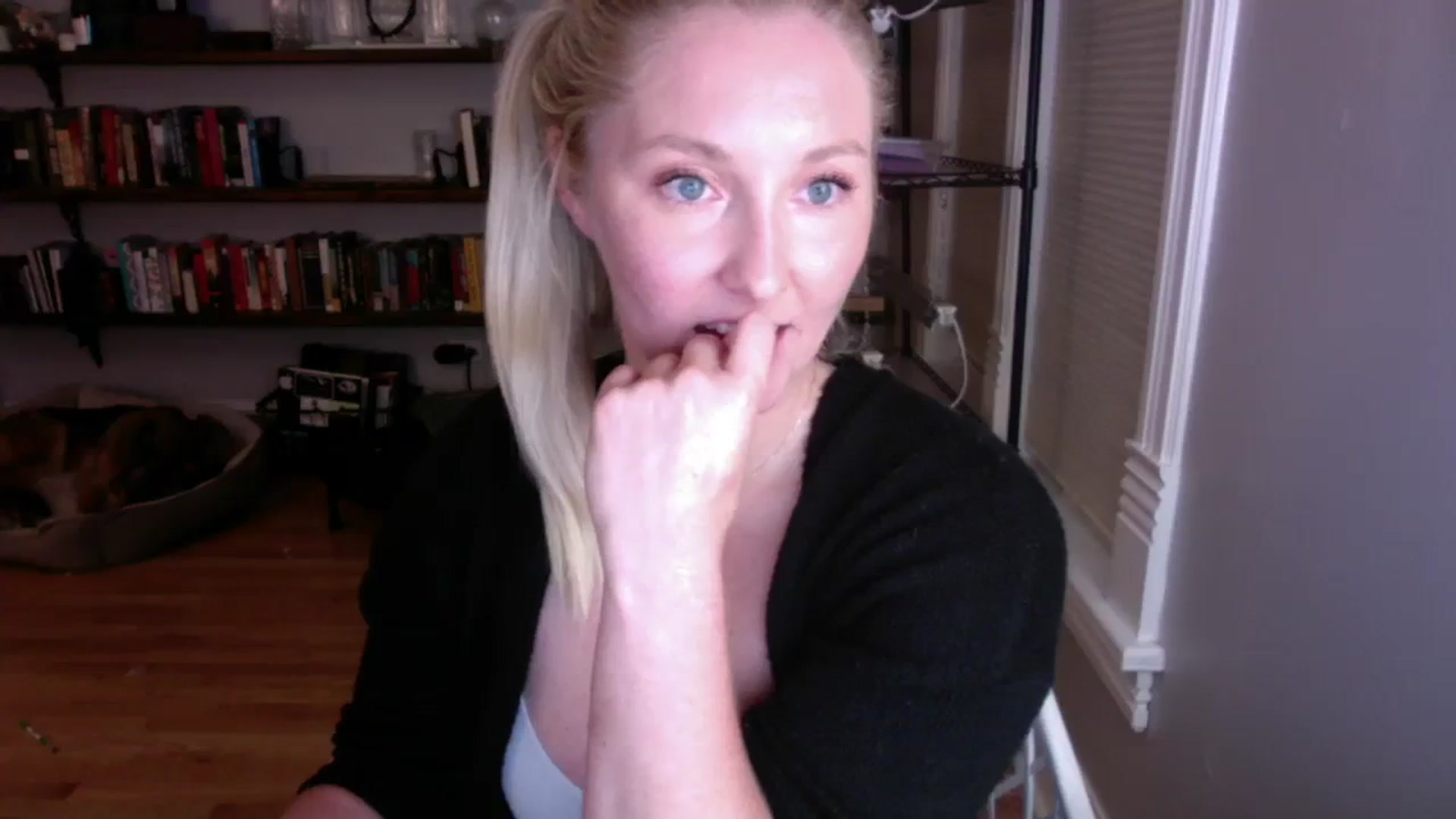 Gallery image thumbnail from BendyBlonde1's myfreecams stream on, 08/29/2023, 07:02 image 7 of 20