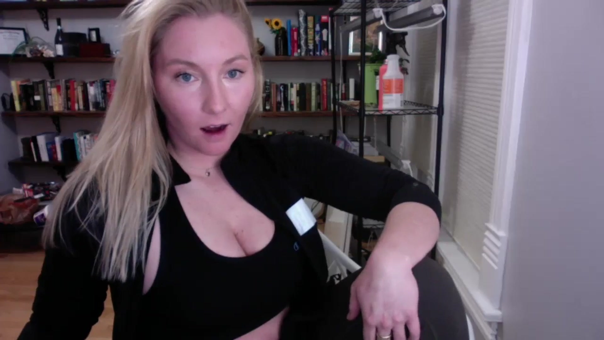 Gallery image thumbnail from BendyBlonde1's myfreecams stream on, 11/29/2023, 06:33 image 6 of 20