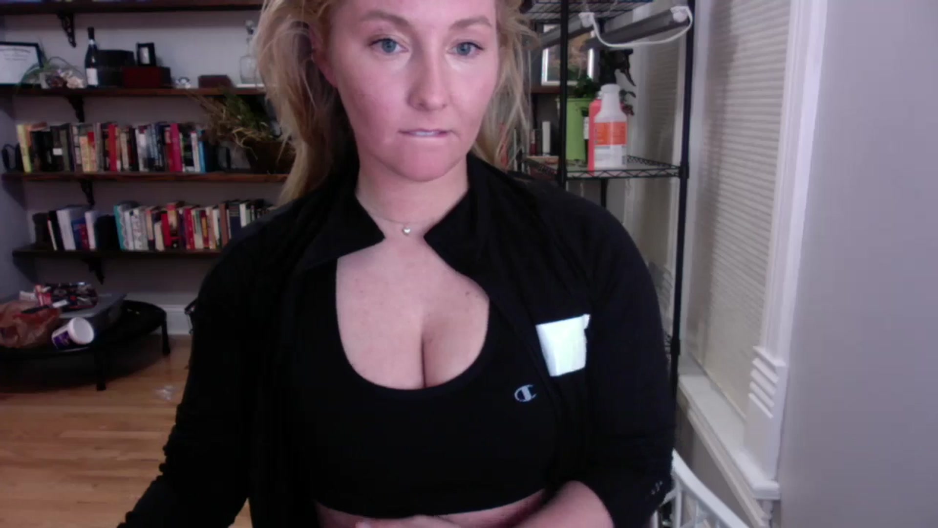 Gallery image thumbnail from BendyBlonde1's myfreecams stream on, 11/29/2023, 06:33 image 7 of 20