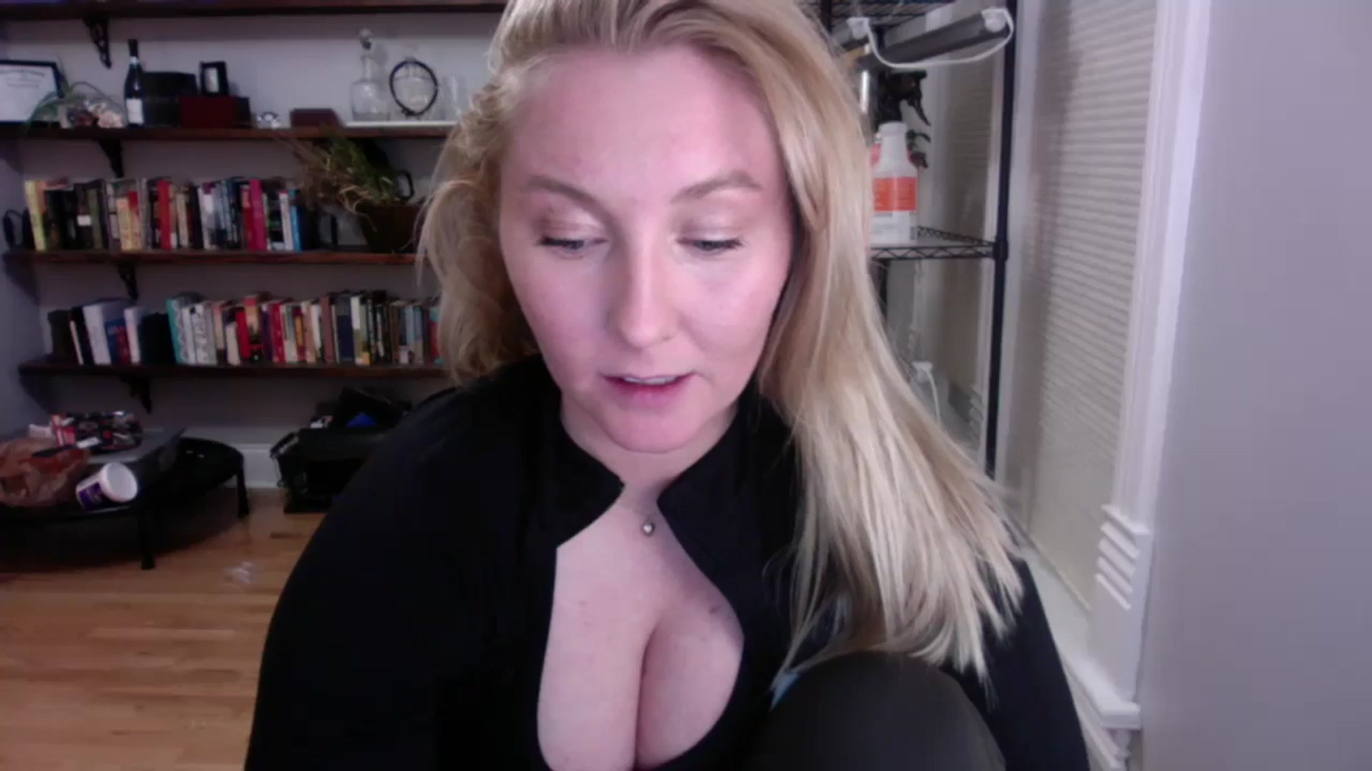 Gallery image thumbnail from BendyBlonde1's myfreecams stream on, 11/29/2023, 06:33 image 4 of 20