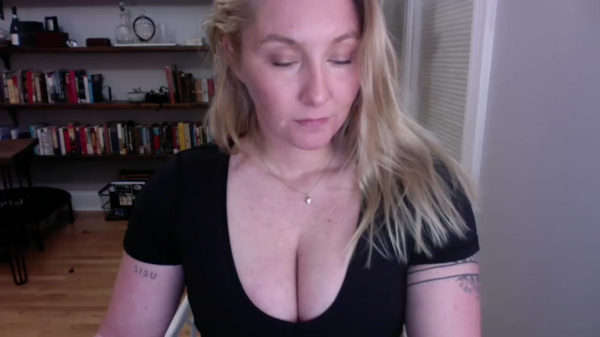 Gallery image thumbnail from BendyBlonde1's myfreecams stream on, 12/05/2023, 09:14 image 10 of 20