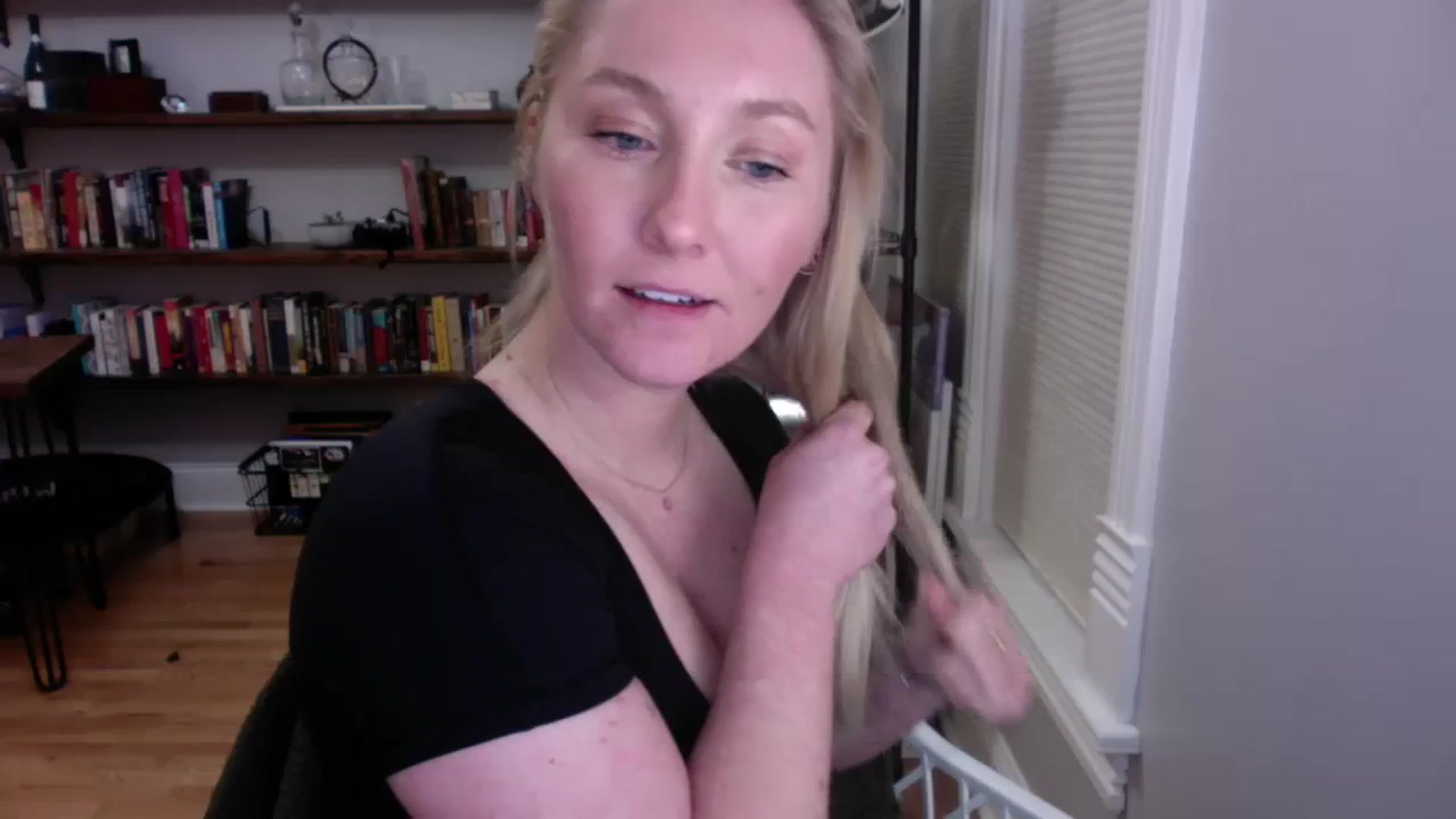 Gallery image thumbnail from BendyBlonde1's myfreecams stream on, 12/05/2023, 09:14 image 13 of 20