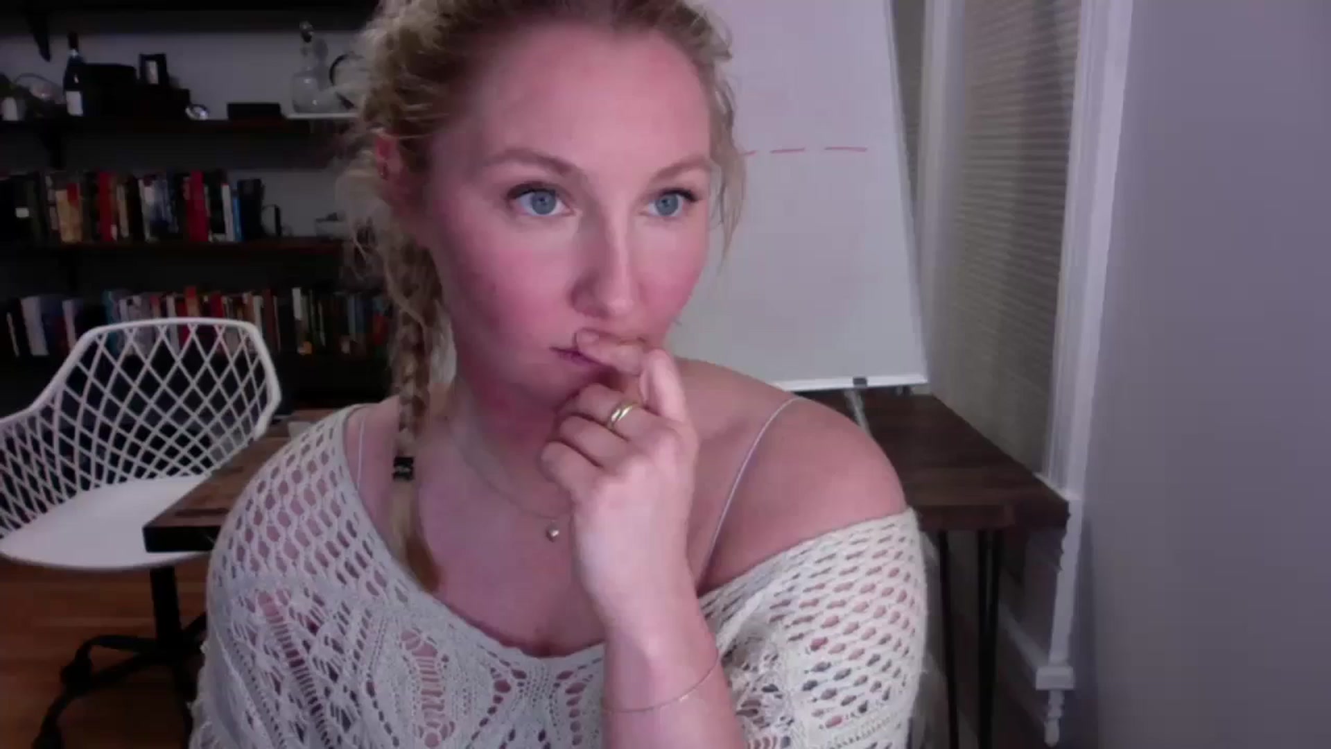 Gallery image thumbnail from BendyBlonde1's myfreecams stream on, 12/27/2023, 03:42 image 10 of 20