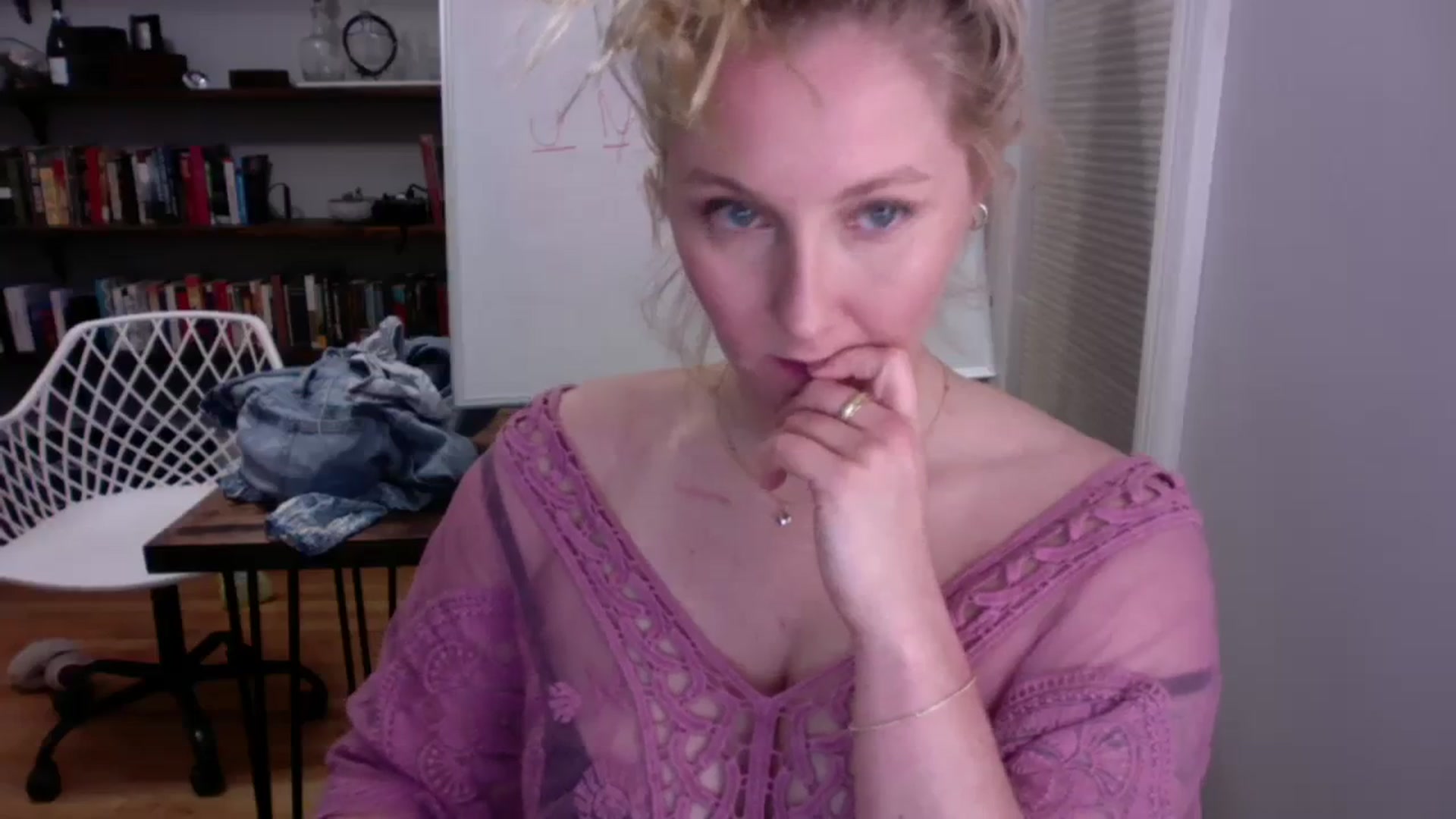 Gallery image thumbnail from BendyBlonde1's myfreecams stream on, 12/27/2023, 08:01 image 17 of 20